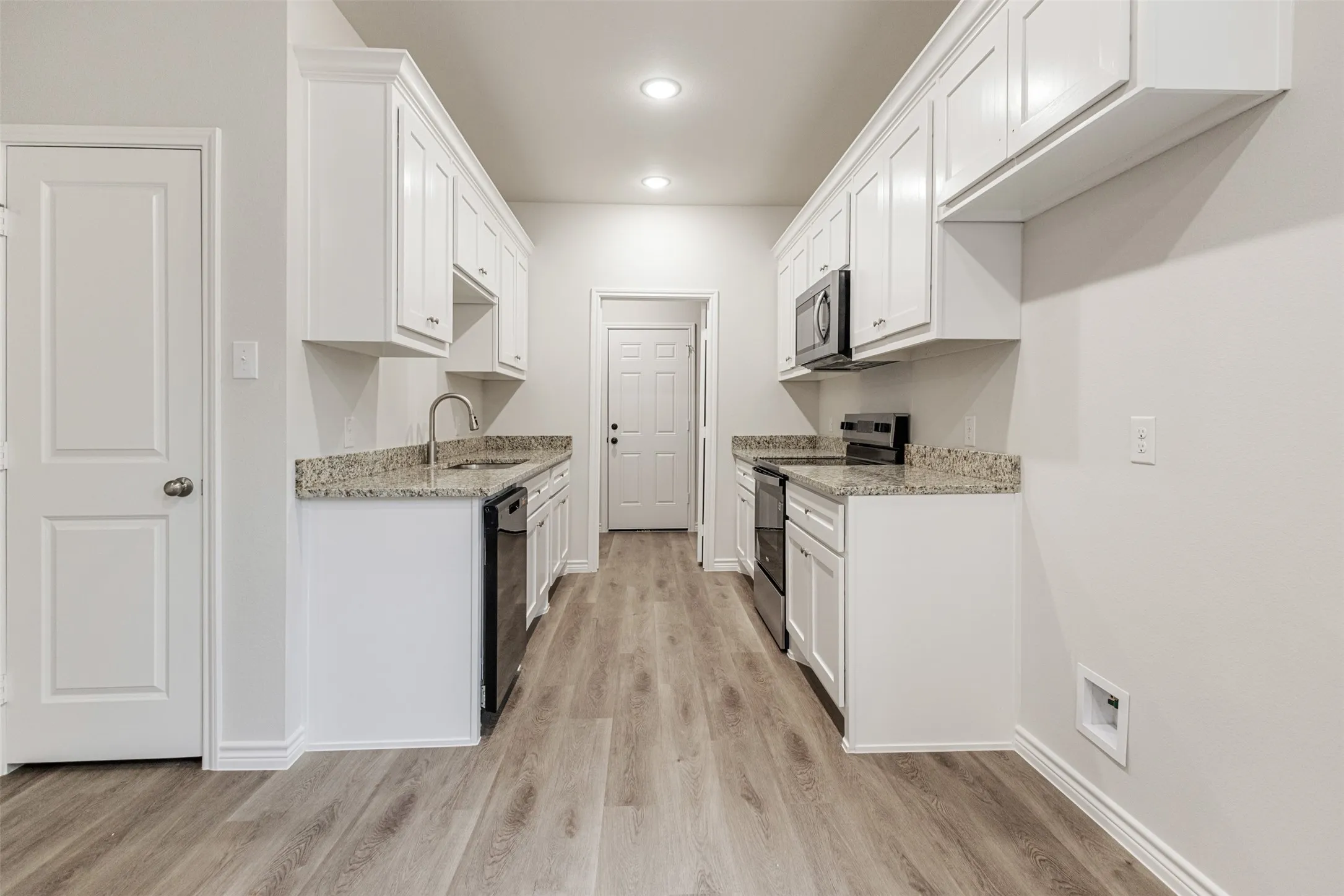 Single Family Residence For Sale in Henderson County , 6144 Shawnee Drive, Mabank, Texas 75156, 3 Bedrooms, 2 Bathrooms, Garage spaces, 1,100 Sqft, built in 2025, New Construction - Complete, Price $185,900, mls#21130548, Real Estate Agent in Mabank, Homes For Sale in Henderson county, Homes For Sale in Mabank, Realtor in Mabank Texas, Real Estate Brokerage Independent Realty Texas, Luminita Cordes Realtor