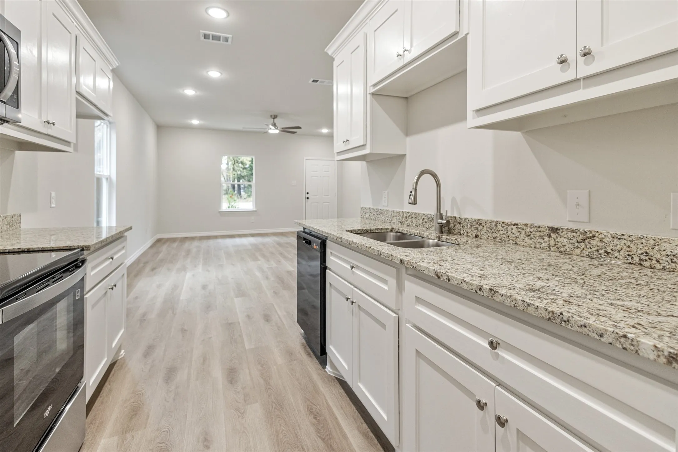 Single Family Residence For Sale in Henderson County , 6144 Shawnee Drive, Mabank, Texas 75156, 3 Bedrooms, 2 Bathrooms, Garage spaces, 1,100 Sqft, built in 2025, New Construction - Complete, Price $185,900, mls#21130548, Real Estate Agent in Mabank, Homes For Sale in Henderson county, Homes For Sale in Mabank, Realtor in Mabank Texas, Real Estate Brokerage Independent Realty Texas, Luminita Cordes Realtor
