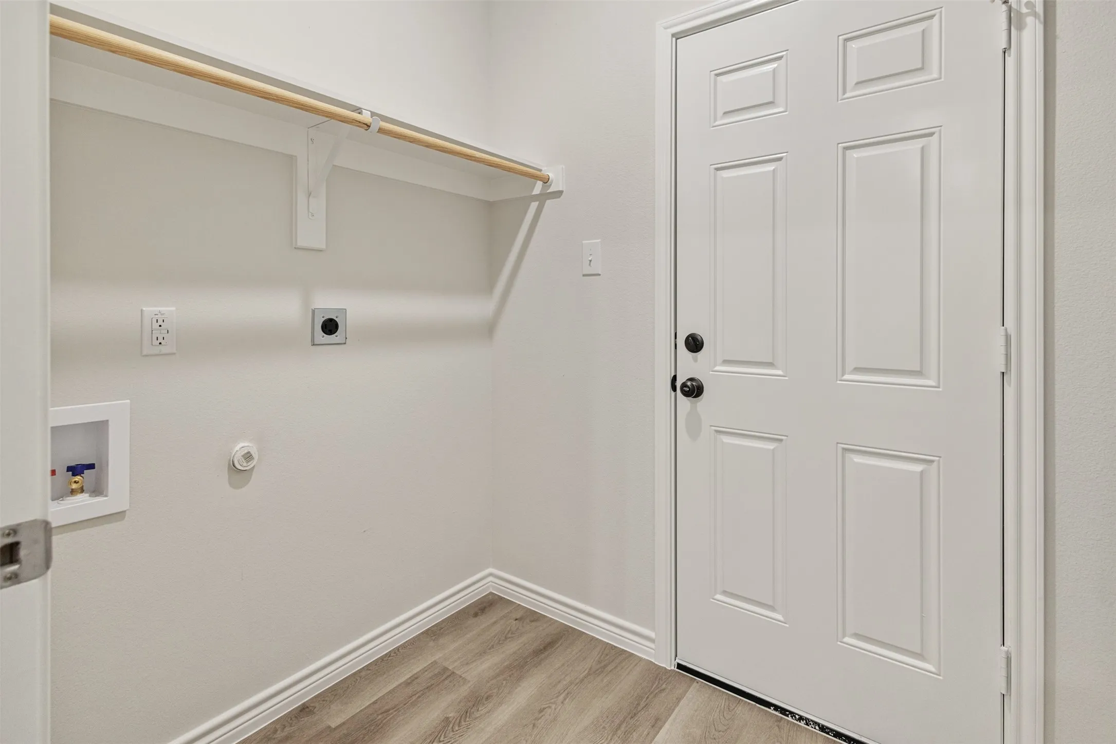 Single Family Residence For Sale in Henderson County , 6144 Shawnee Drive, Mabank, Texas 75156, 3 Bedrooms, 2 Bathrooms, Garage spaces, 1,100 Sqft, built in 2025, New Construction - Complete, Price $185,900, mls#21130548, Real Estate Agent in Mabank, Homes For Sale in Henderson county, Homes For Sale in Mabank, Realtor in Mabank Texas, Real Estate Brokerage Independent Realty Texas, Luminita Cordes Realtor
