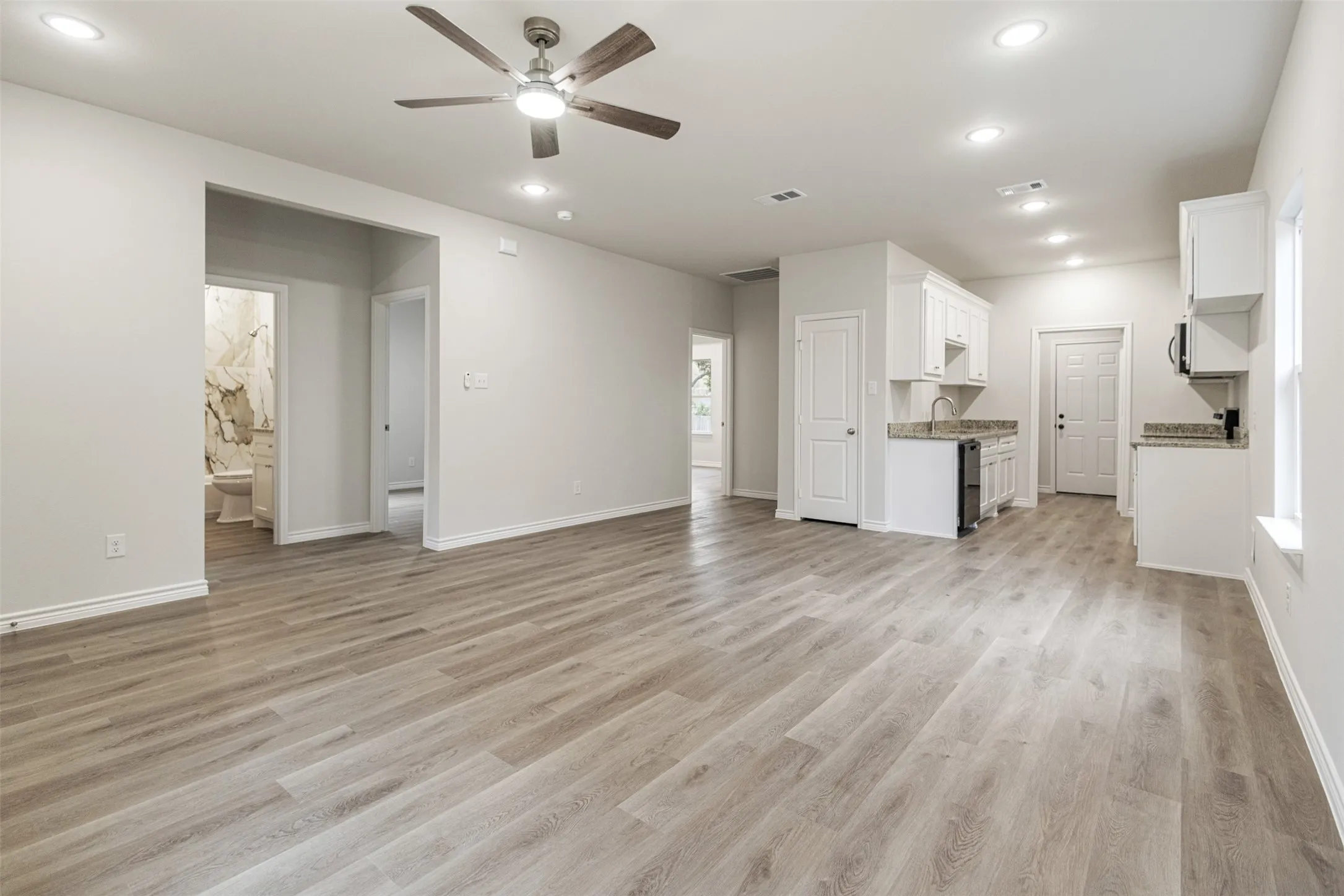 Single Family Residence For Sale in Henderson County , 6144 Shawnee Drive, Mabank, Texas 75156, 3 Bedrooms, 2 Bathrooms, Garage spaces, 1,100 Sqft, built in 2025, New Construction - Complete, Price $185,900, mls#21130548, Real Estate Agent in Mabank, Homes For Sale in Henderson county, Homes For Sale in Mabank, Realtor in Mabank Texas, Real Estate Brokerage Independent Realty Texas, Luminita Cordes Realtor