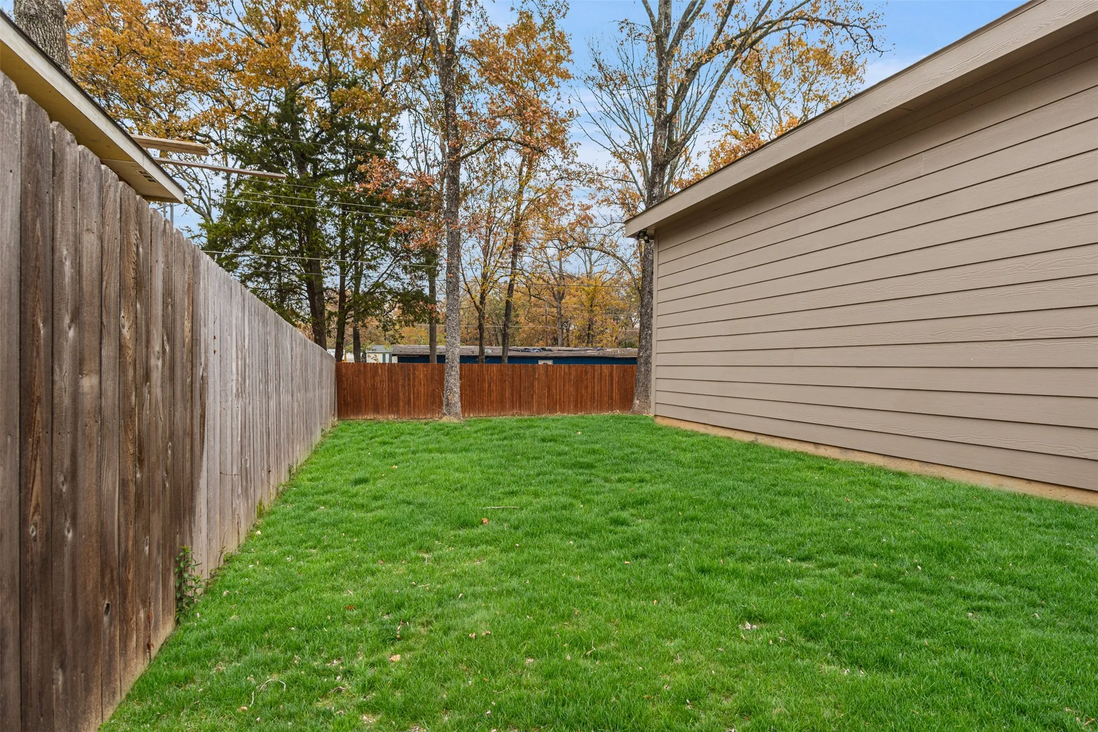 Single Family Residence For Sale in Henderson County , 6144 Shawnee Drive, Mabank, Texas 75156, 3 Bedrooms, 2 Bathrooms, Garage spaces, 1,100 Sqft, built in 2025, New Construction - Complete, Price $185,900, mls#21130548, Real Estate Agent in Mabank, Homes For Sale in Henderson county, Homes For Sale in Mabank, Realtor in Mabank Texas, Real Estate Brokerage Independent Realty Texas, Luminita Cordes Realtor