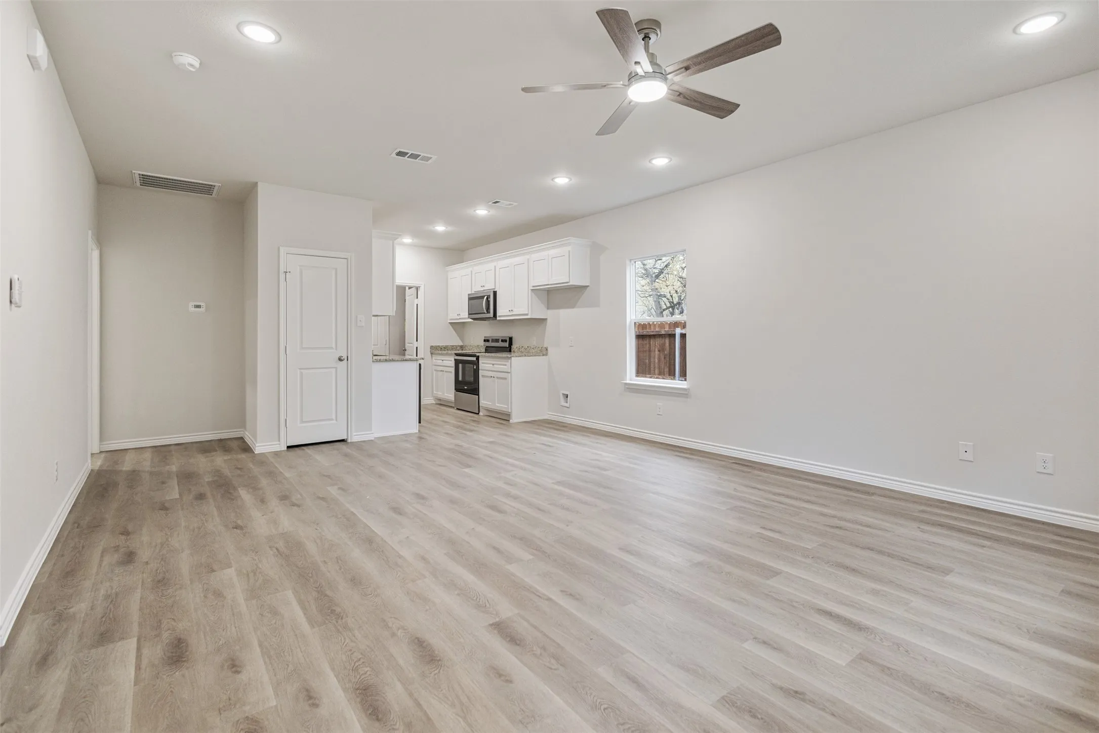 Single Family Residence For Sale in Henderson County , 6144 Shawnee Drive, Mabank, Texas 75156, 3 Bedrooms, 2 Bathrooms, Garage spaces, 1,100 Sqft, built in 2025, New Construction - Complete, Price $185,900, mls#21130548, Real Estate Agent in Mabank, Homes For Sale in Henderson county, Homes For Sale in Mabank, Realtor in Mabank Texas, Real Estate Brokerage Independent Realty Texas, Luminita Cordes Realtor