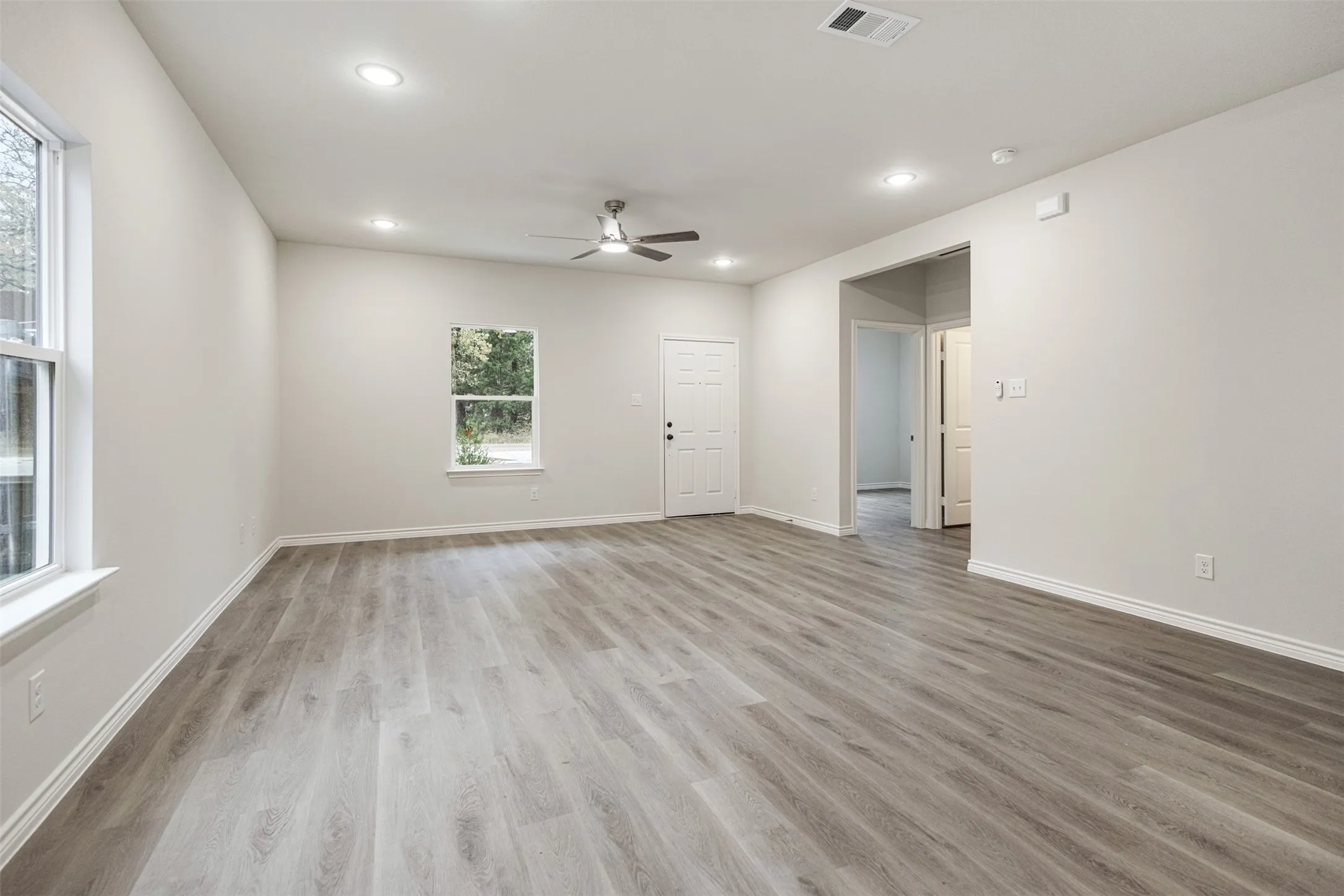 Single Family Residence For Sale in Henderson County , 6144 Shawnee Drive, Mabank, Texas 75156, 3 Bedrooms, 2 Bathrooms, Garage spaces, 1,100 Sqft, built in 2025, New Construction - Complete, Price $185,900, mls#21130548, Real Estate Agent in Mabank, Homes For Sale in Henderson county, Homes For Sale in Mabank, Realtor in Mabank Texas, Real Estate Brokerage Independent Realty Texas, Luminita Cordes Realtor