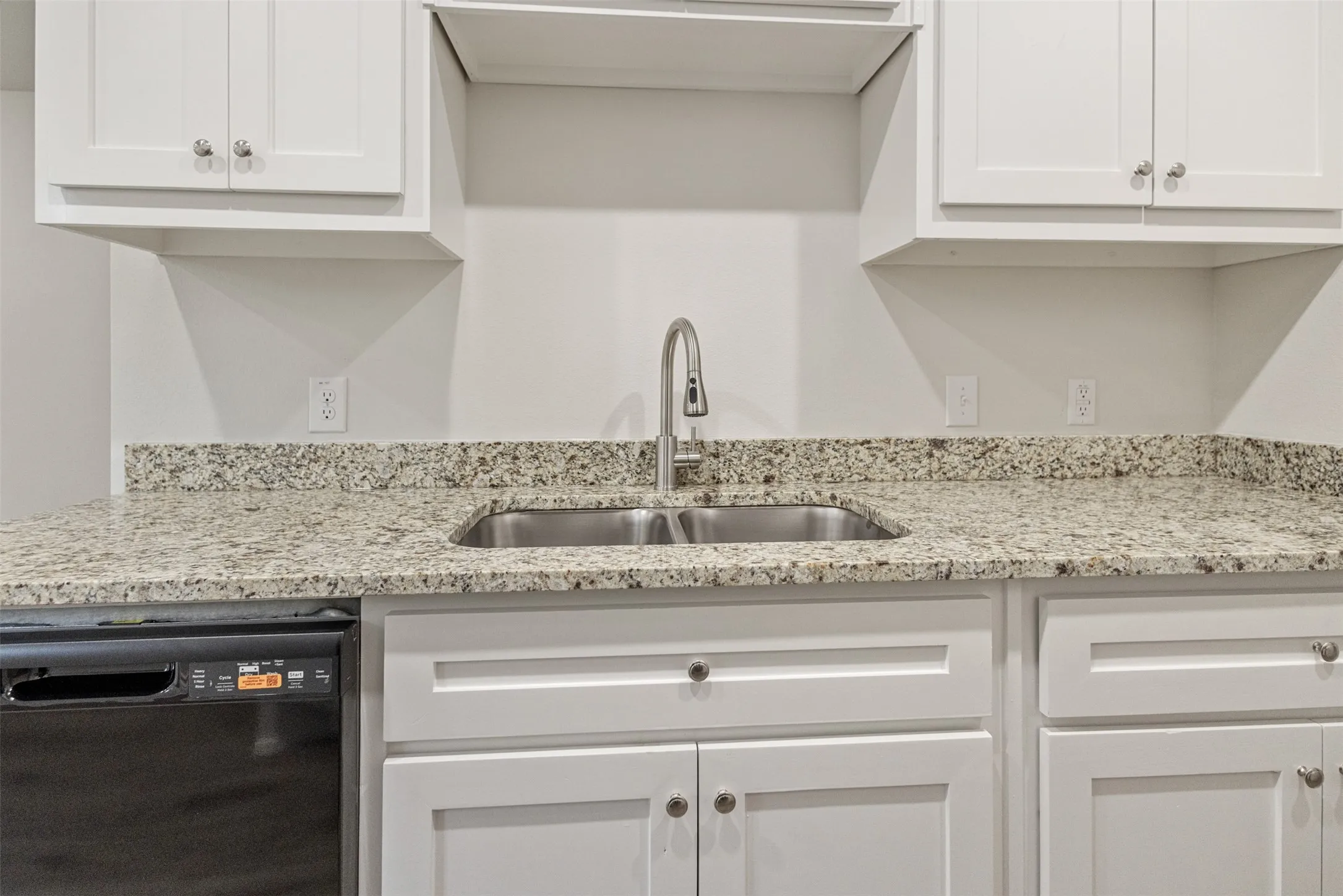 Single Family Residence For Sale in Henderson County , 6144 Shawnee Drive, Mabank, Texas 75156, 3 Bedrooms, 2 Bathrooms, Garage spaces, 1,100 Sqft, built in 2025, New Construction - Complete, Price $185,900, mls#21130548, Real Estate Agent in Mabank, Homes For Sale in Henderson county, Homes For Sale in Mabank, Realtor in Mabank Texas, Real Estate Brokerage Independent Realty Texas, Luminita Cordes Realtor