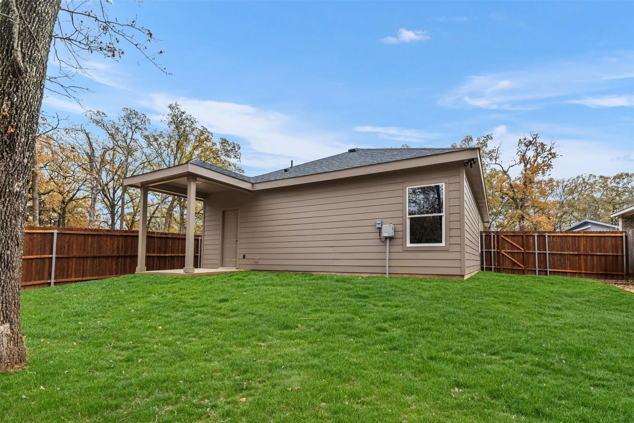 Single Family Residence For Sale in Henderson County , 6144 Shawnee Drive, Mabank, Texas 75156, 3 Bedrooms, 2 Bathrooms, Garage spaces, 1,100 Sqft, built in 2025, New Construction - Complete, Price $185,900, mls#21130548, Real Estate Agent in Mabank, Homes For Sale in Henderson county, Homes For Sale in Mabank, Realtor in Mabank Texas, Real Estate Brokerage Independent Realty Texas, Luminita Cordes Realtor