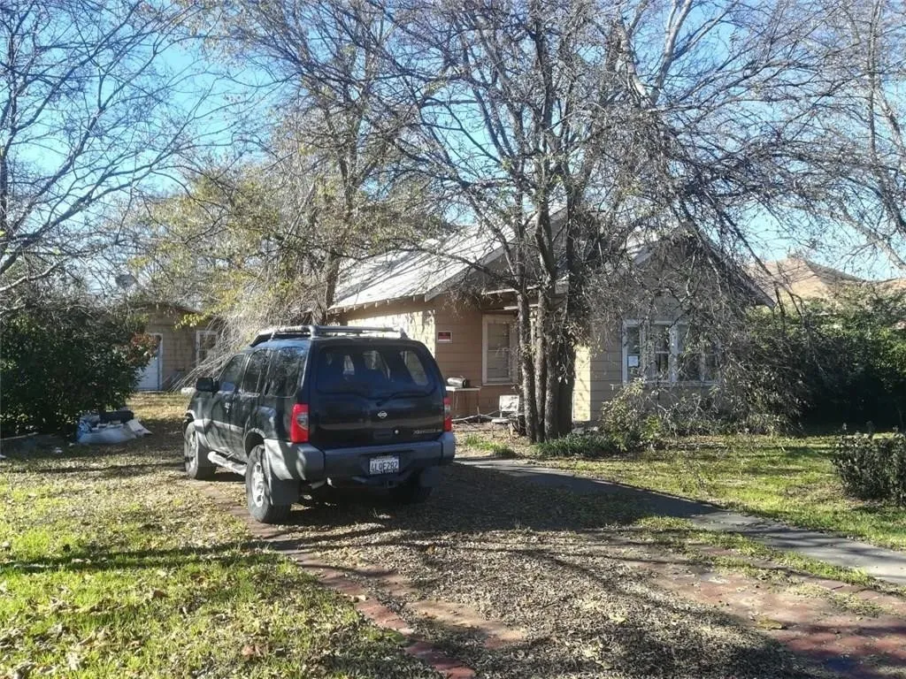 Single Family Residence For Sale in Eastland County , 457 W Main Street, Ranger, Texas 76470, 3 Bedroom, 2 Bathroom, 1 Garage spaces, 1,685 Sqft, built in 1940, mls#21132426, Real Estate Agent in Ranger, Homes For Sale in Eastland county, Homes For Sale in Ranger, Realtor in Ranger Texas, Real Estate Brokerage Independent Realty Texas, Luminita Cordes Realtor