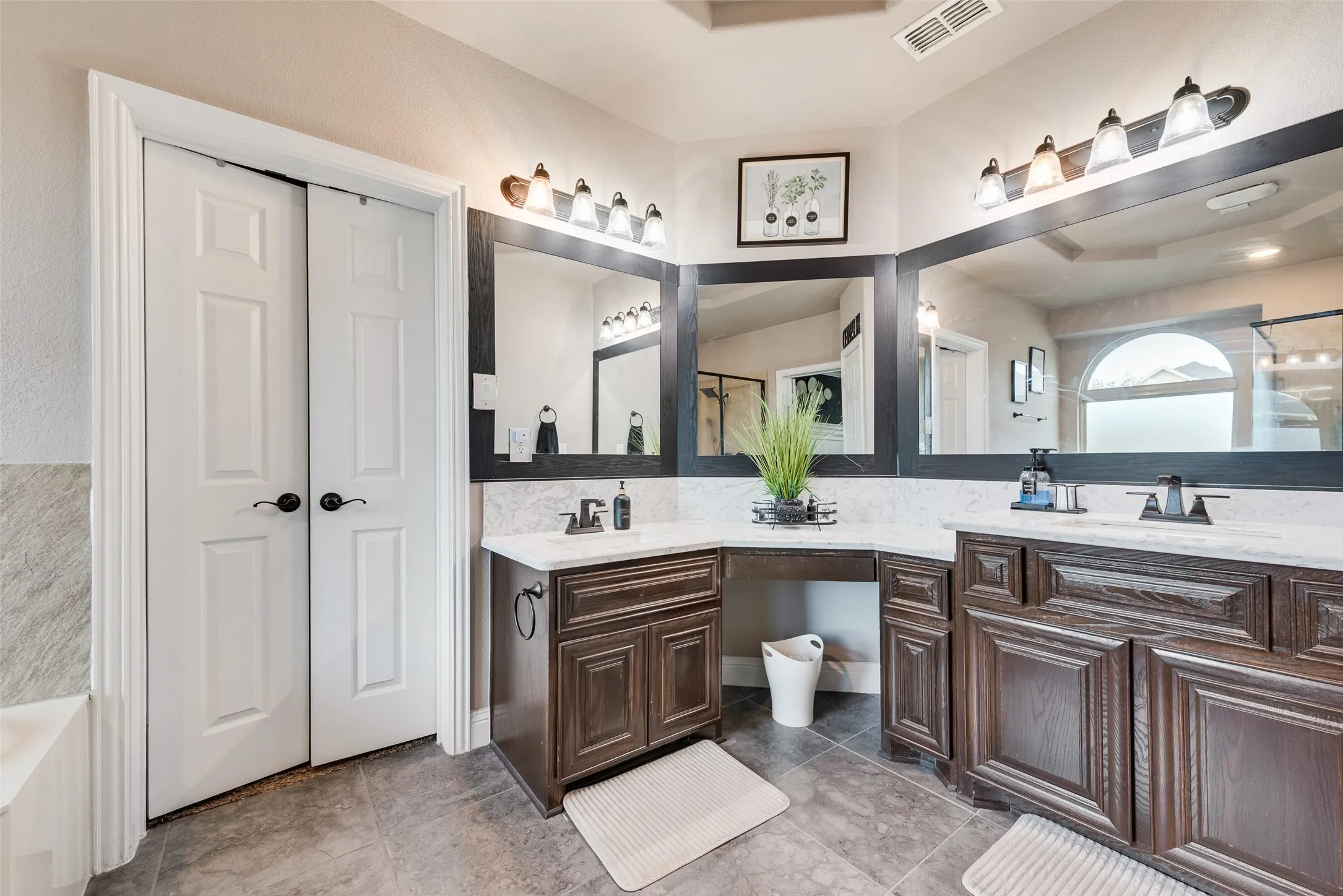 Single Family Residence For Sale in Tarrant County , 7112 Playa Norte Drive, Grand Prairie, Texas 75054, 5 Bedrooms, 4 Bathrooms, 3 Garage spaces, 4,214 Sqft, built in 2018, Preowned, Price $649,900, mls#21132440, Real Estate Agent in Grand Prairie, Homes For Sale in Tarrant county, Homes For Sale in Grand Prairie, Realtor in Grand Prairie Texas, Real Estate Brokerage Independent Realty Texas, Luminita Cordes Realtor