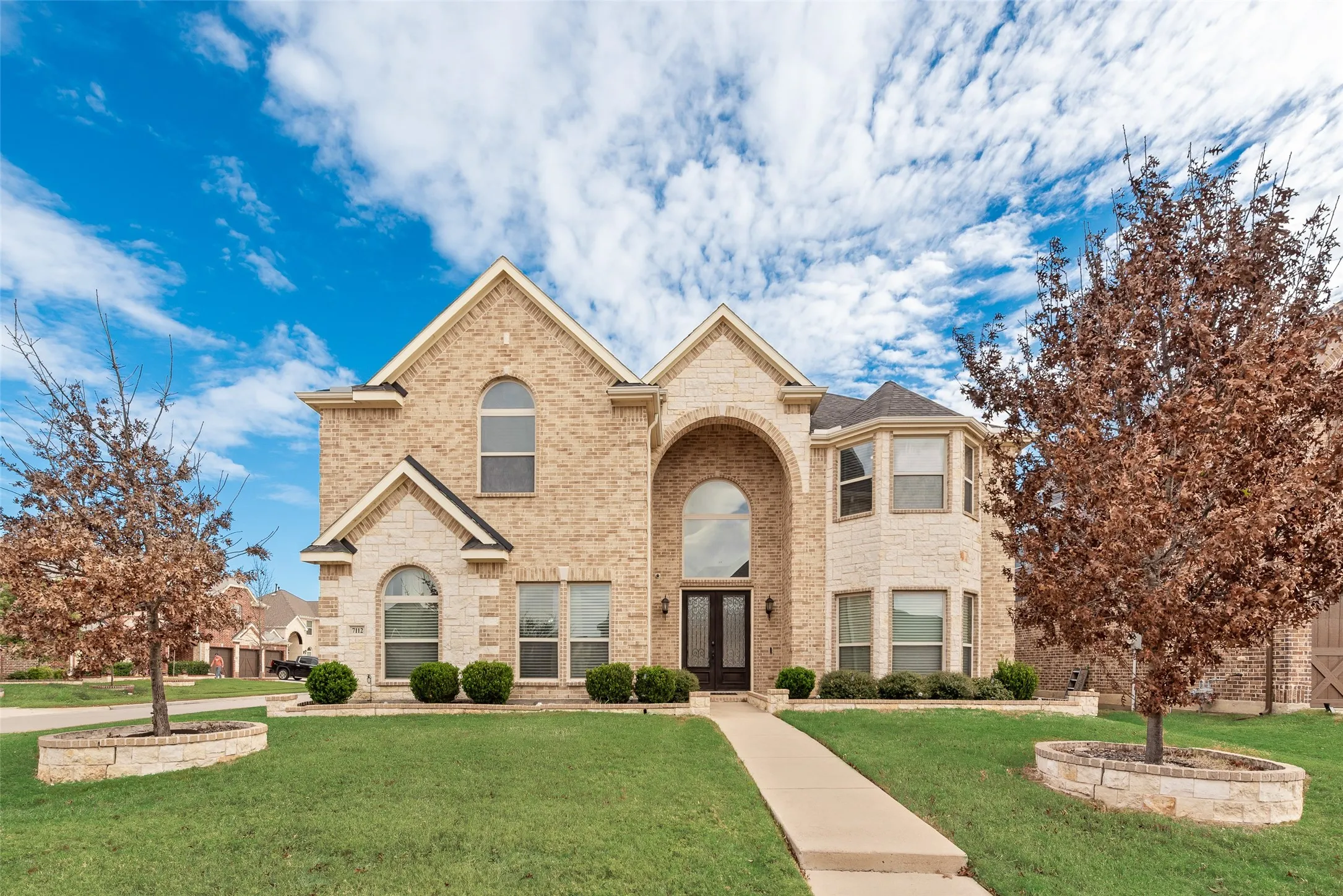 Single Family Residence For Sale in Tarrant County , 7112 Playa Norte Drive, Grand Prairie, Texas 75054, 5 Bedrooms, 4 Bathrooms, 3 Garage spaces, 4,214 Sqft, built in 2018, Preowned, Price $649,900, mls#21132440, Real Estate Agent in Grand Prairie, Homes For Sale in Tarrant county, Homes For Sale in Grand Prairie, Realtor in Grand Prairie Texas, Real Estate Brokerage Independent Realty Texas, Luminita Cordes Realtor