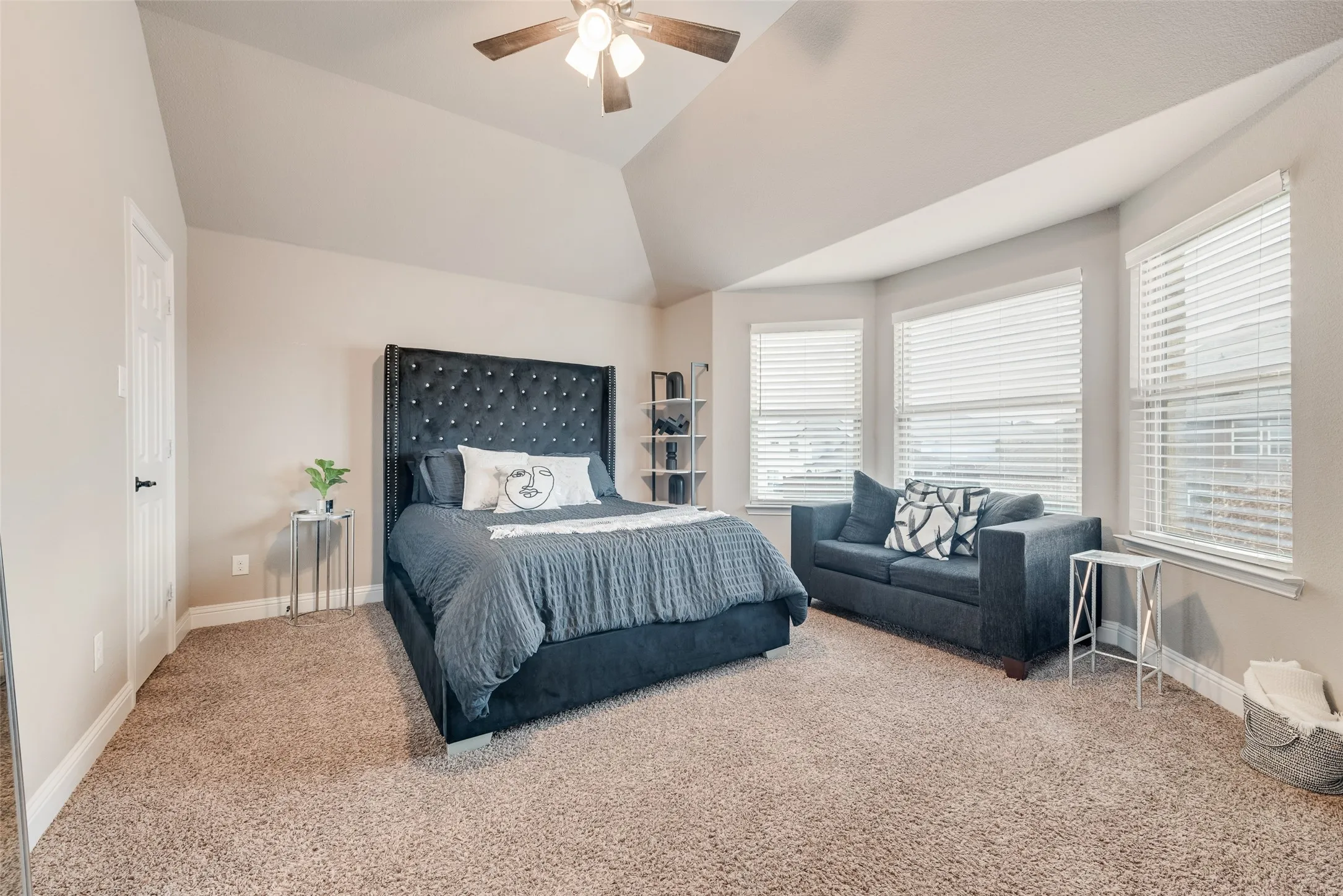 Single Family Residence For Sale in Tarrant County , 7112 Playa Norte Drive, Grand Prairie, Texas 75054, 5 Bedrooms, 4 Bathrooms, 3 Garage spaces, 4,214 Sqft, built in 2018, Preowned, Price $649,900, mls#21132440, Real Estate Agent in Grand Prairie, Homes For Sale in Tarrant county, Homes For Sale in Grand Prairie, Realtor in Grand Prairie Texas, Real Estate Brokerage Independent Realty Texas, Luminita Cordes Realtor