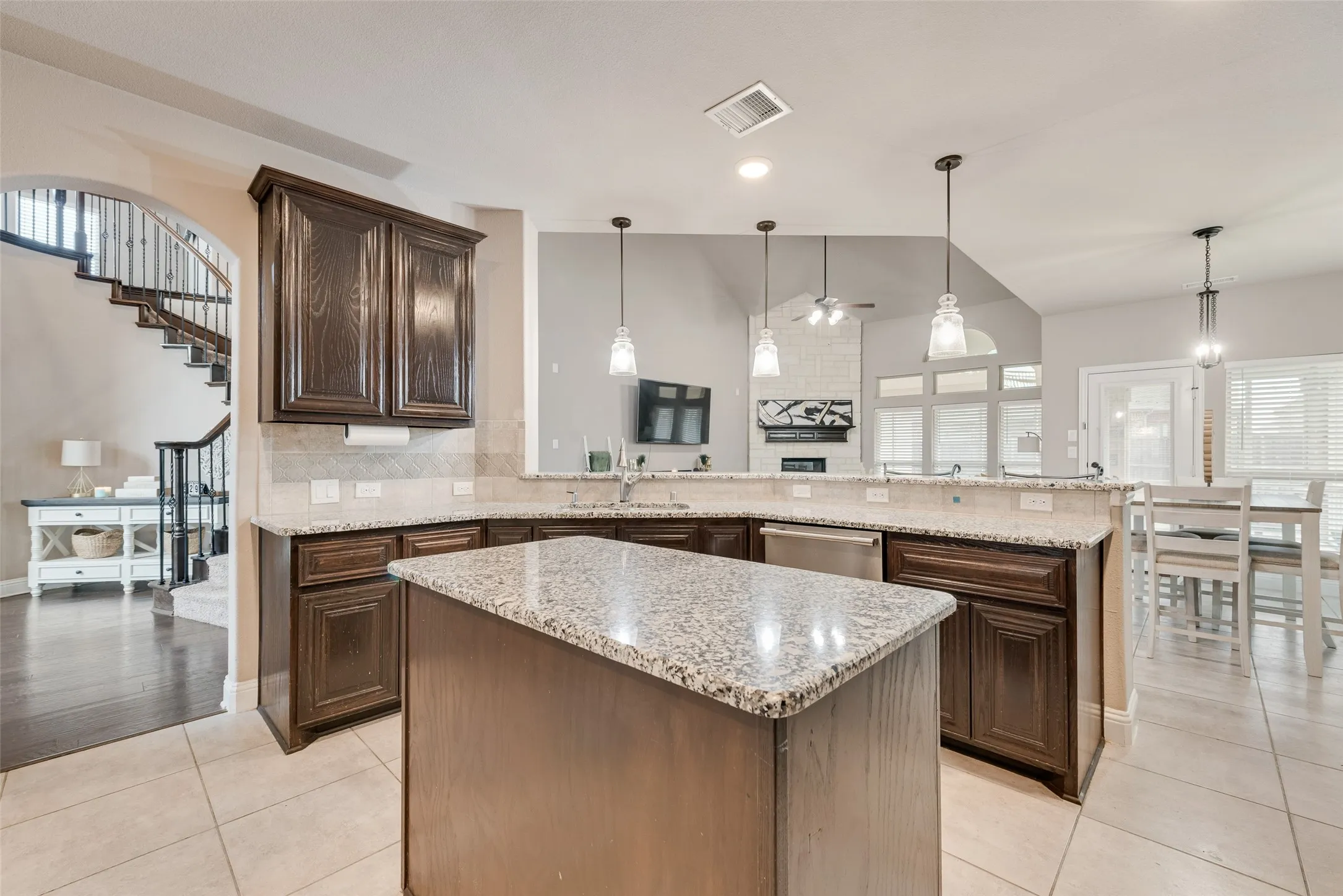 Single Family Residence For Sale in Tarrant County , 7112 Playa Norte Drive, Grand Prairie, Texas 75054, 5 Bedrooms, 4 Bathrooms, 3 Garage spaces, 4,214 Sqft, built in 2018, Preowned, Price $649,900, mls#21132440, Real Estate Agent in Grand Prairie, Homes For Sale in Tarrant county, Homes For Sale in Grand Prairie, Realtor in Grand Prairie Texas, Real Estate Brokerage Independent Realty Texas, Luminita Cordes Realtor