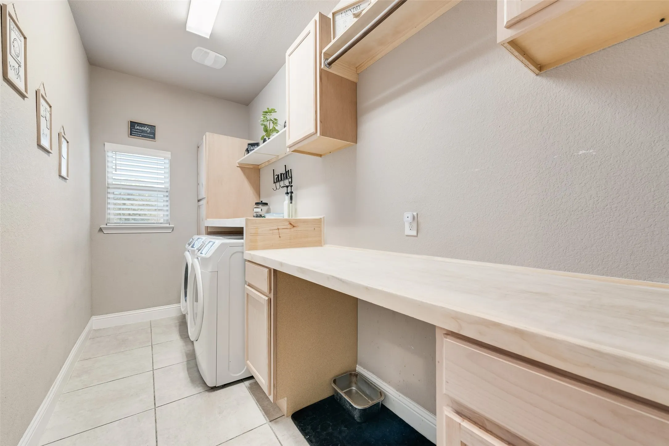 Single Family Residence For Sale in Tarrant County , 7112 Playa Norte Drive, Grand Prairie, Texas 75054, 5 Bedrooms, 4 Bathrooms, 3 Garage spaces, 4,214 Sqft, built in 2018, Preowned, Price $649,900, mls#21132440, Real Estate Agent in Grand Prairie, Homes For Sale in Tarrant county, Homes For Sale in Grand Prairie, Realtor in Grand Prairie Texas, Real Estate Brokerage Independent Realty Texas, Luminita Cordes Realtor