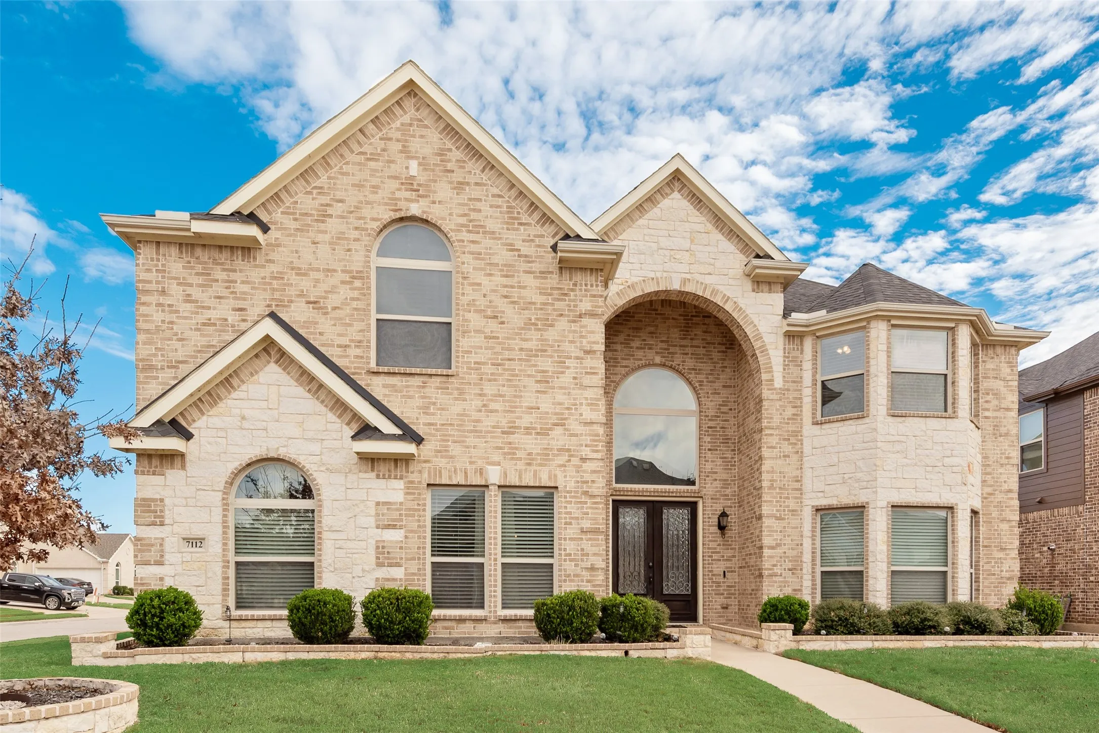 Single Family Residence For Sale in Tarrant County , 7112 Playa Norte Drive, Grand Prairie, Texas 75054, 5 Bedrooms, 4 Bathrooms, 3 Garage spaces, 4,214 Sqft, built in 2018, Preowned, Price $649,900, mls#21132440, Real Estate Agent in Grand Prairie, Homes For Sale in Tarrant county, Homes For Sale in Grand Prairie, Realtor in Grand Prairie Texas, Real Estate Brokerage Independent Realty Texas, Luminita Cordes Realtor