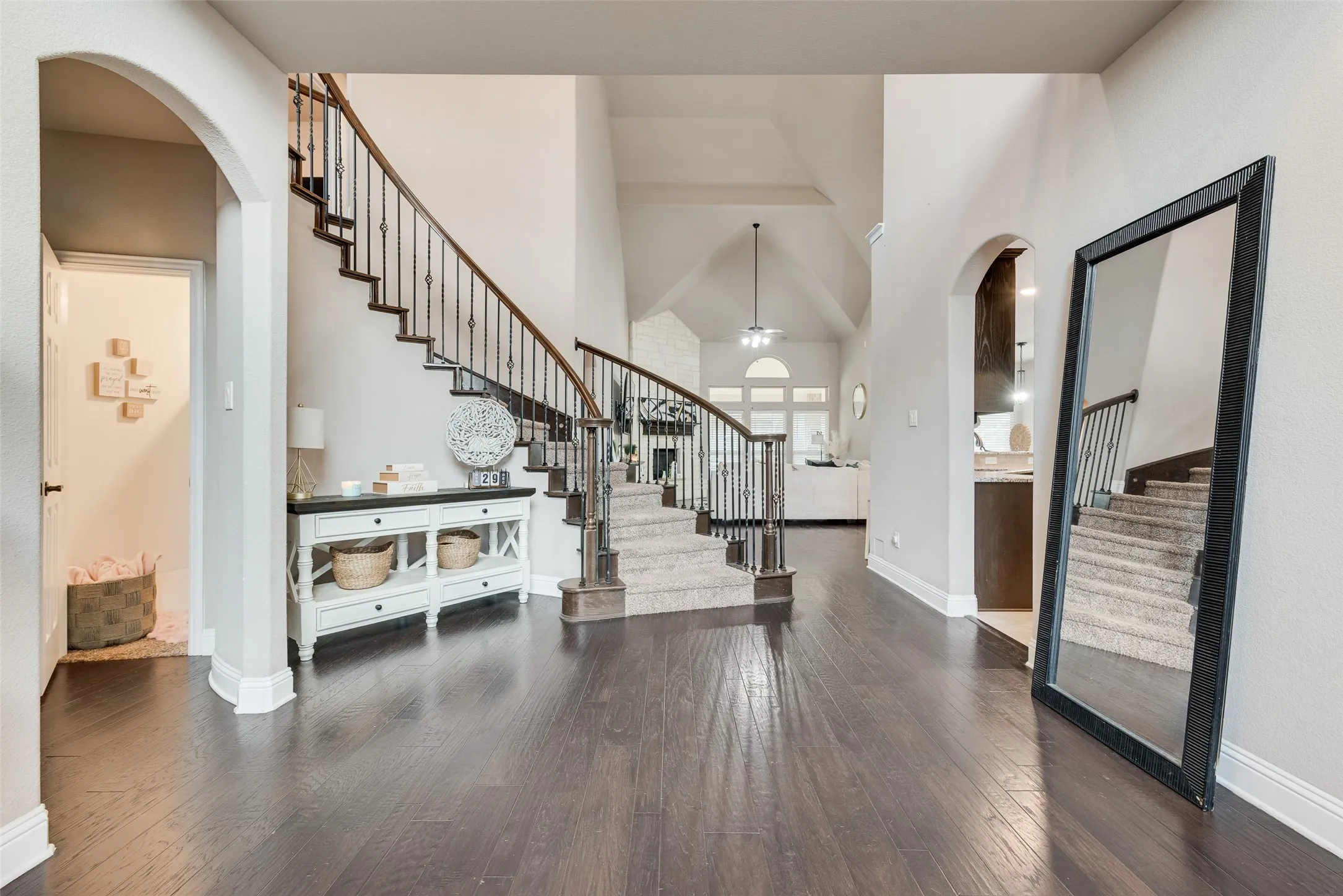 Single Family Residence For Sale in Tarrant County , 7112 Playa Norte Drive, Grand Prairie, Texas 75054, 5 Bedrooms, 4 Bathrooms, 3 Garage spaces, 4,214 Sqft, built in 2018, Preowned, Price $649,900, mls#21132440, Real Estate Agent in Grand Prairie, Homes For Sale in Tarrant county, Homes For Sale in Grand Prairie, Realtor in Grand Prairie Texas, Real Estate Brokerage Independent Realty Texas, Luminita Cordes Realtor