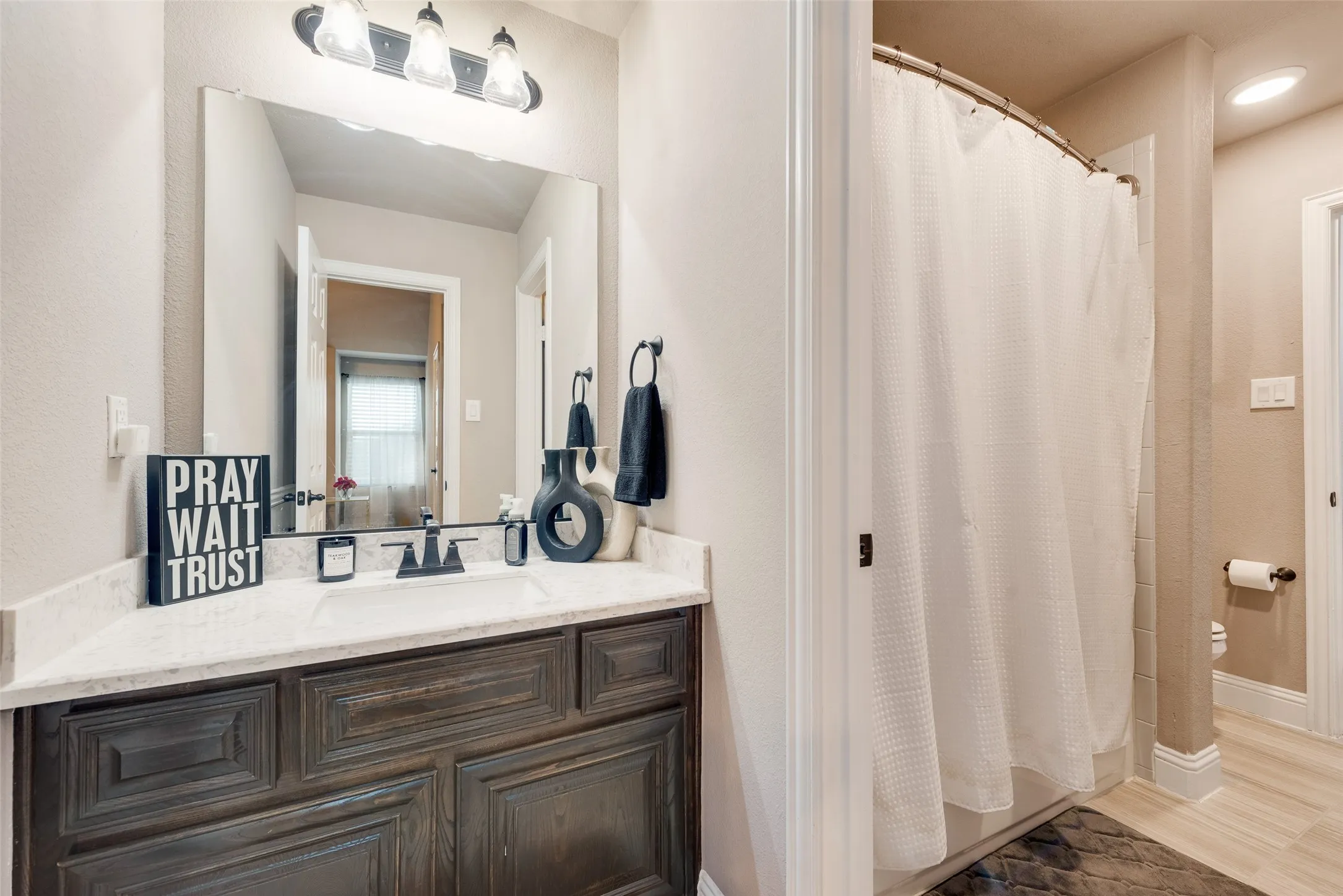 Single Family Residence For Sale in Tarrant County , 7112 Playa Norte Drive, Grand Prairie, Texas 75054, 5 Bedrooms, 4 Bathrooms, 3 Garage spaces, 4,214 Sqft, built in 2018, Preowned, Price $649,900, mls#21132440, Real Estate Agent in Grand Prairie, Homes For Sale in Tarrant county, Homes For Sale in Grand Prairie, Realtor in Grand Prairie Texas, Real Estate Brokerage Independent Realty Texas, Luminita Cordes Realtor