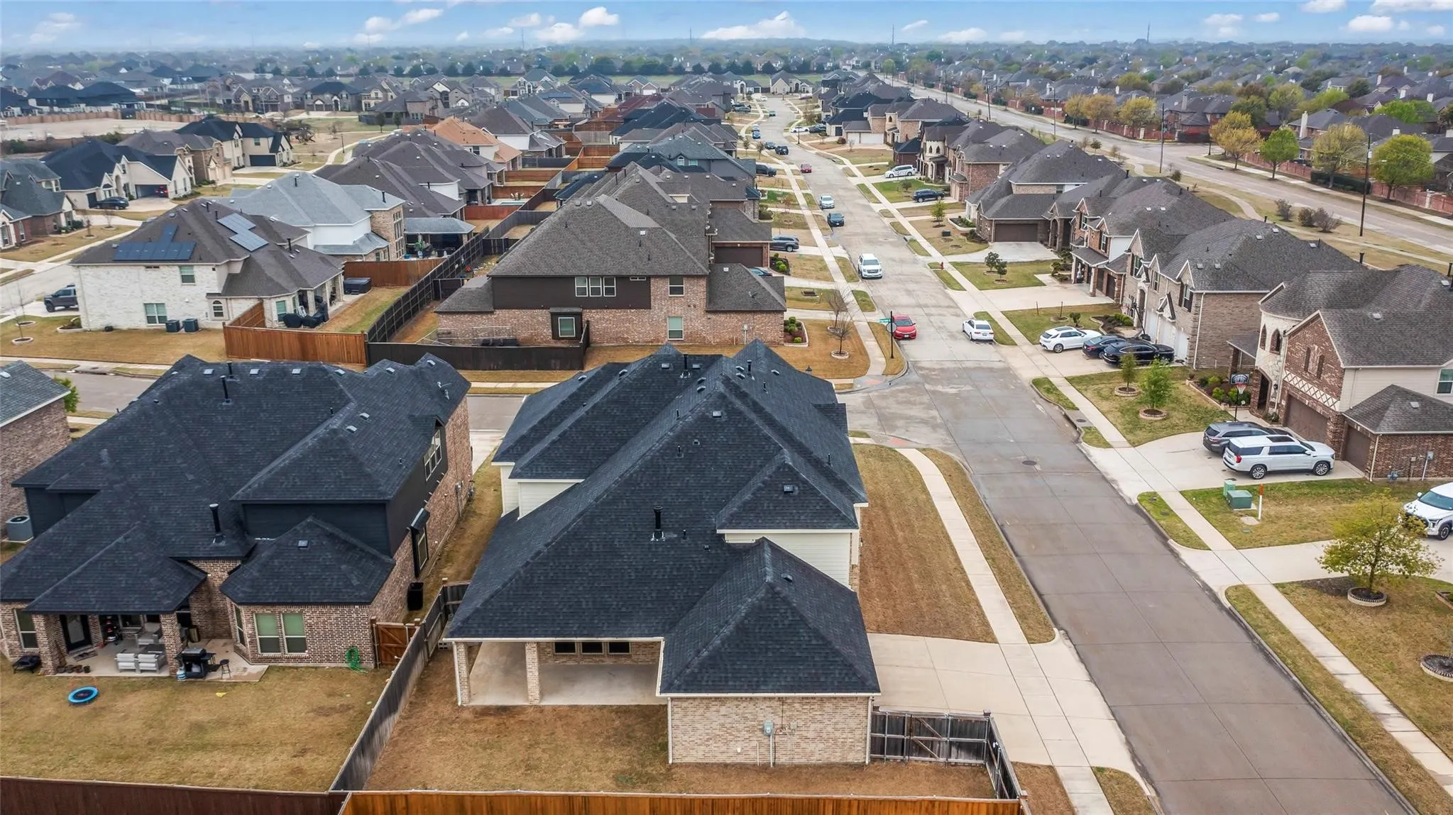 Single Family Residence For Sale in Tarrant County , 7112 Playa Norte Drive, Grand Prairie, Texas 75054, 5 Bedrooms, 4 Bathrooms, 3 Garage spaces, 4,214 Sqft, built in 2018, Preowned, Price $649,900, mls#21132440, Real Estate Agent in Grand Prairie, Homes For Sale in Tarrant county, Homes For Sale in Grand Prairie, Realtor in Grand Prairie Texas, Real Estate Brokerage Independent Realty Texas, Luminita Cordes Realtor