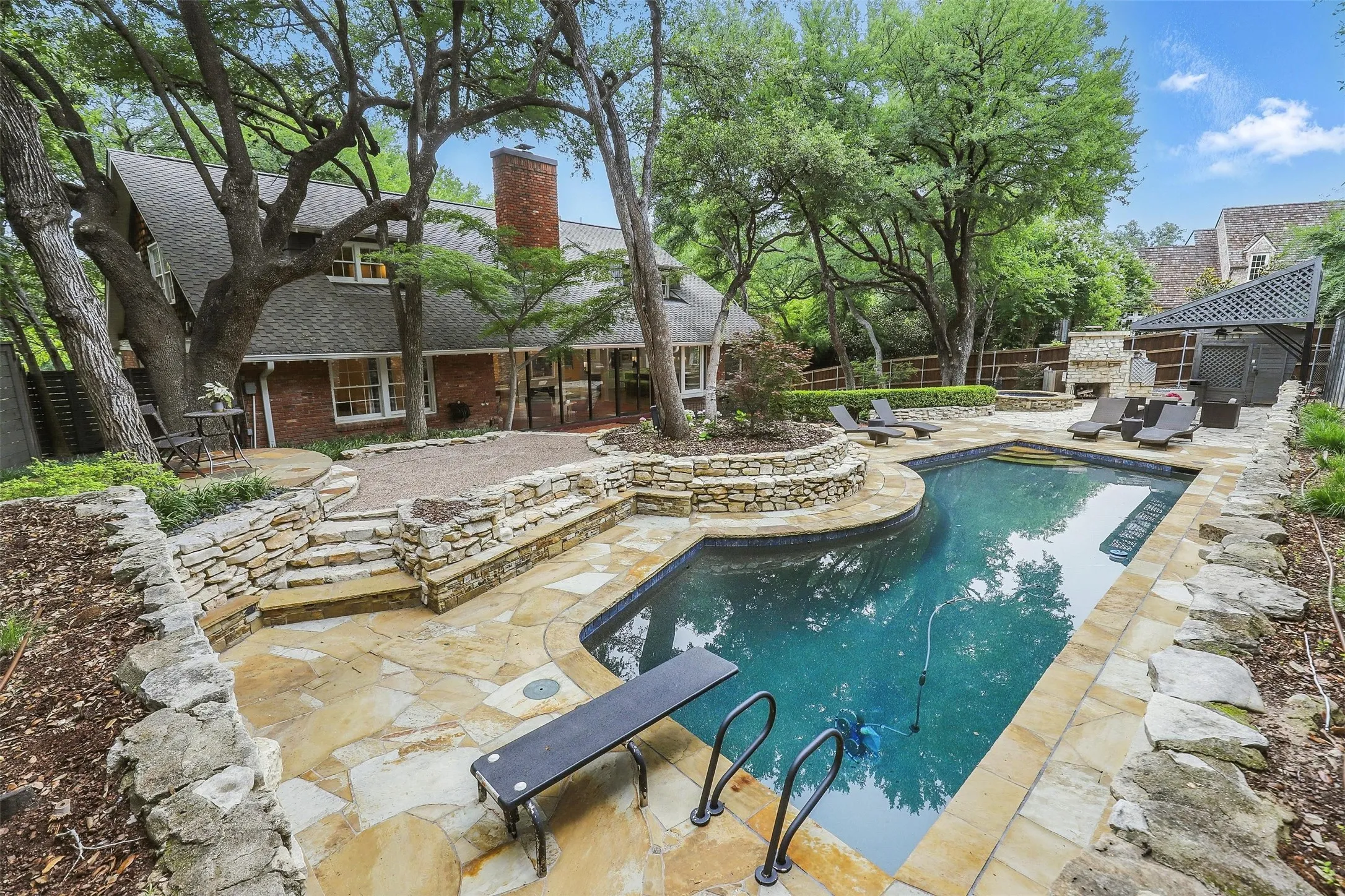 Single Family Residence For Sale in Tarrant County , 208 Rockwood Park Drive, Fort Worth, Texas 76107, 4 Bedroom, 3 Bathroom, 2 Garage spaces, 3,743 Sqft, built in 1958, Preowned, mls#21130324, Real Estate Agent in Fort Worth, Homes For Sale in Tarrant county, Homes For Sale in Fort Worth, Realtor in Fort Worth Texas, Real Estate Brokerage Independent Realty Texas, Luminita Cordes Realtor
