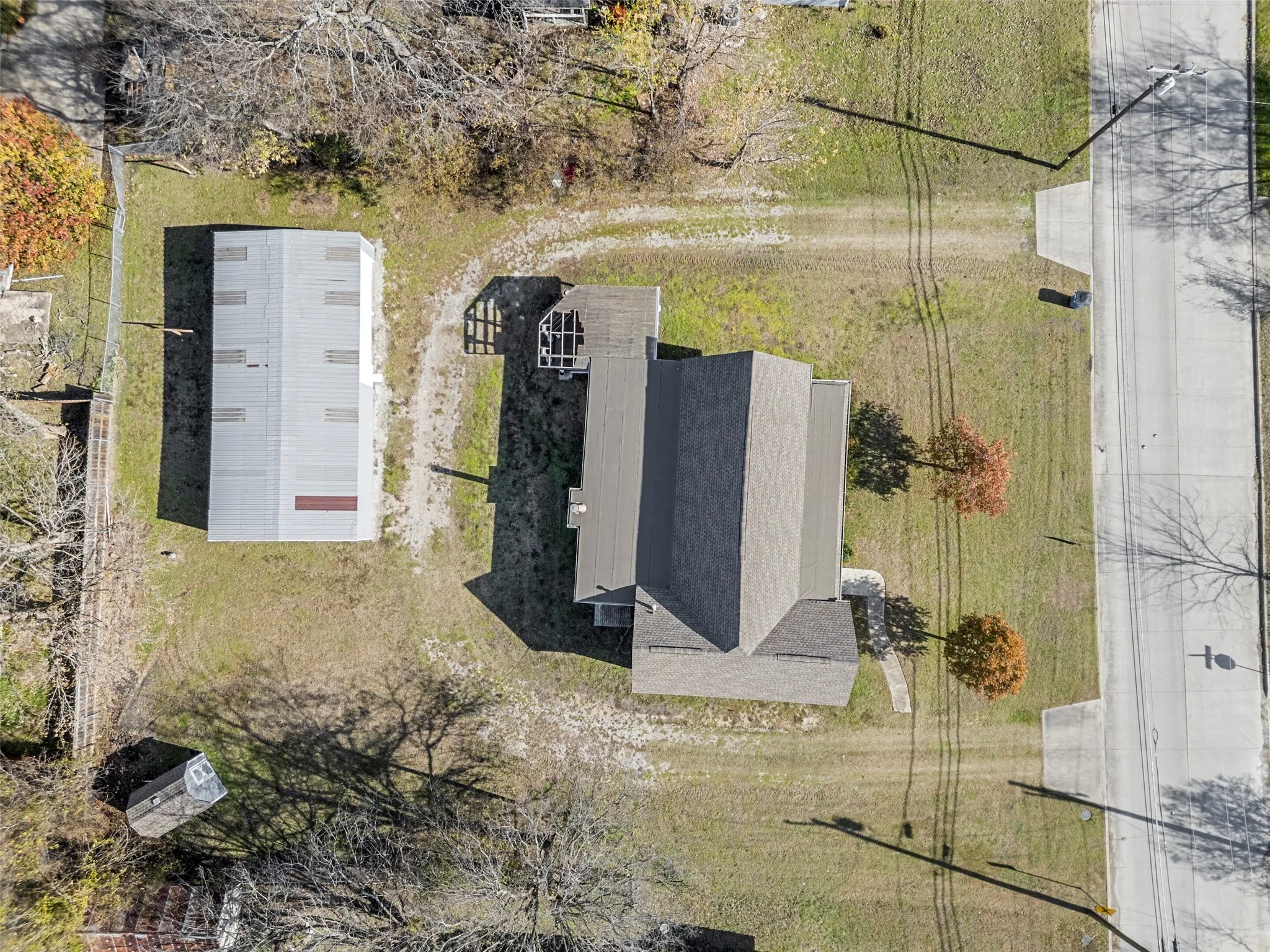 Single Family Residence For Sale in Collin County , 311 Summit Street, Farmersville, Texas 75442, 2 Bedroom, 2 Bathroom, 4 Garage spaces, 1,724 Sqft, built in 1910, Preowned, mls#21131171, Real Estate Agent in Farmersville, Homes For Sale in Collin county, Homes For Sale in Farmersville, Realtor in Farmersville Texas, Real Estate Brokerage Independent Realty Texas, Luminita Cordes Realtor