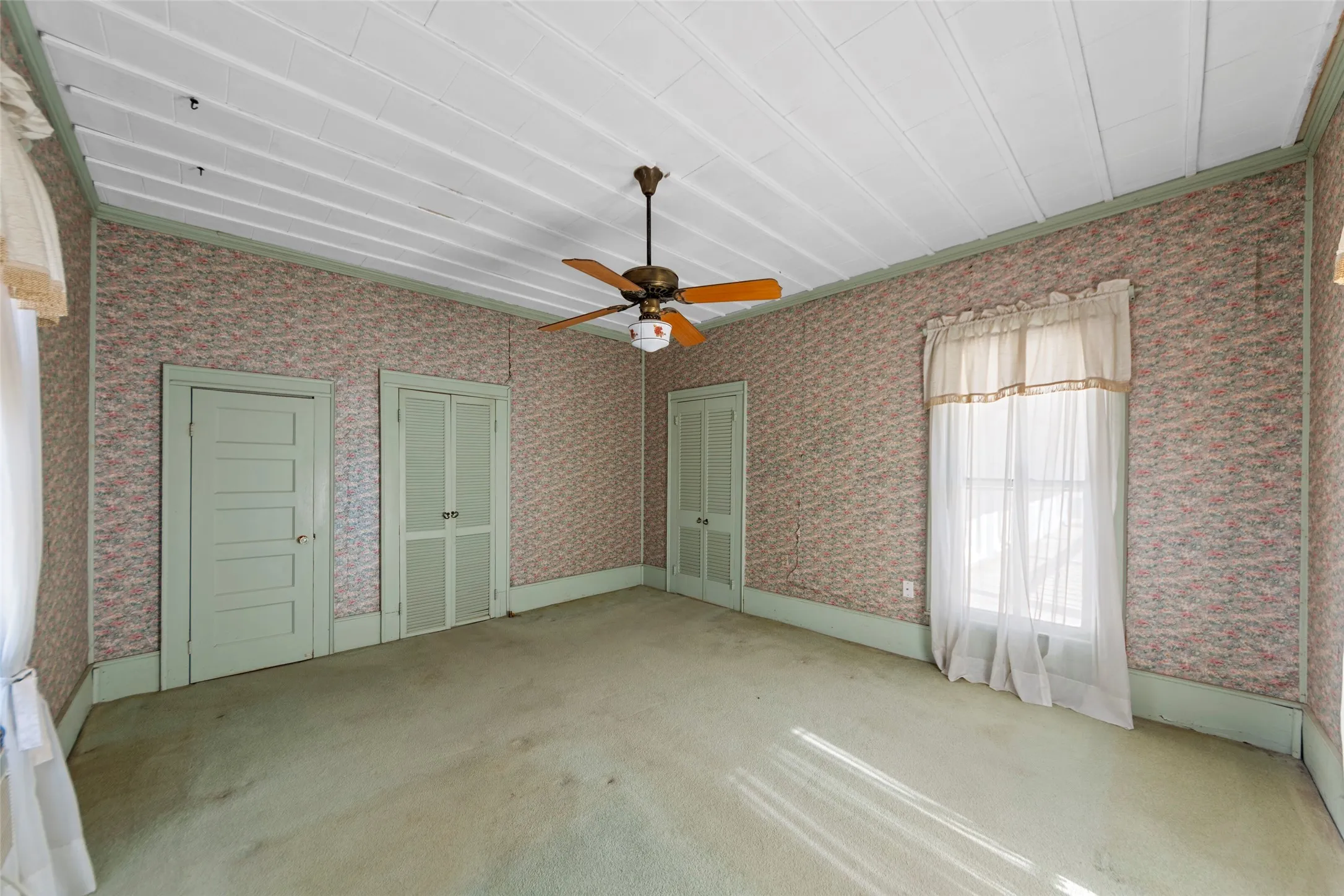Single Family Residence For Sale in Collin County , 311 Summit Street, Farmersville, Texas 75442, 2 Bedroom, 2 Bathroom, 4 Garage spaces, 1,724 Sqft, built in 1910, Preowned, mls#21131171, Real Estate Agent in Farmersville, Homes For Sale in Collin county, Homes For Sale in Farmersville, Realtor in Farmersville Texas, Real Estate Brokerage Independent Realty Texas, Luminita Cordes Realtor