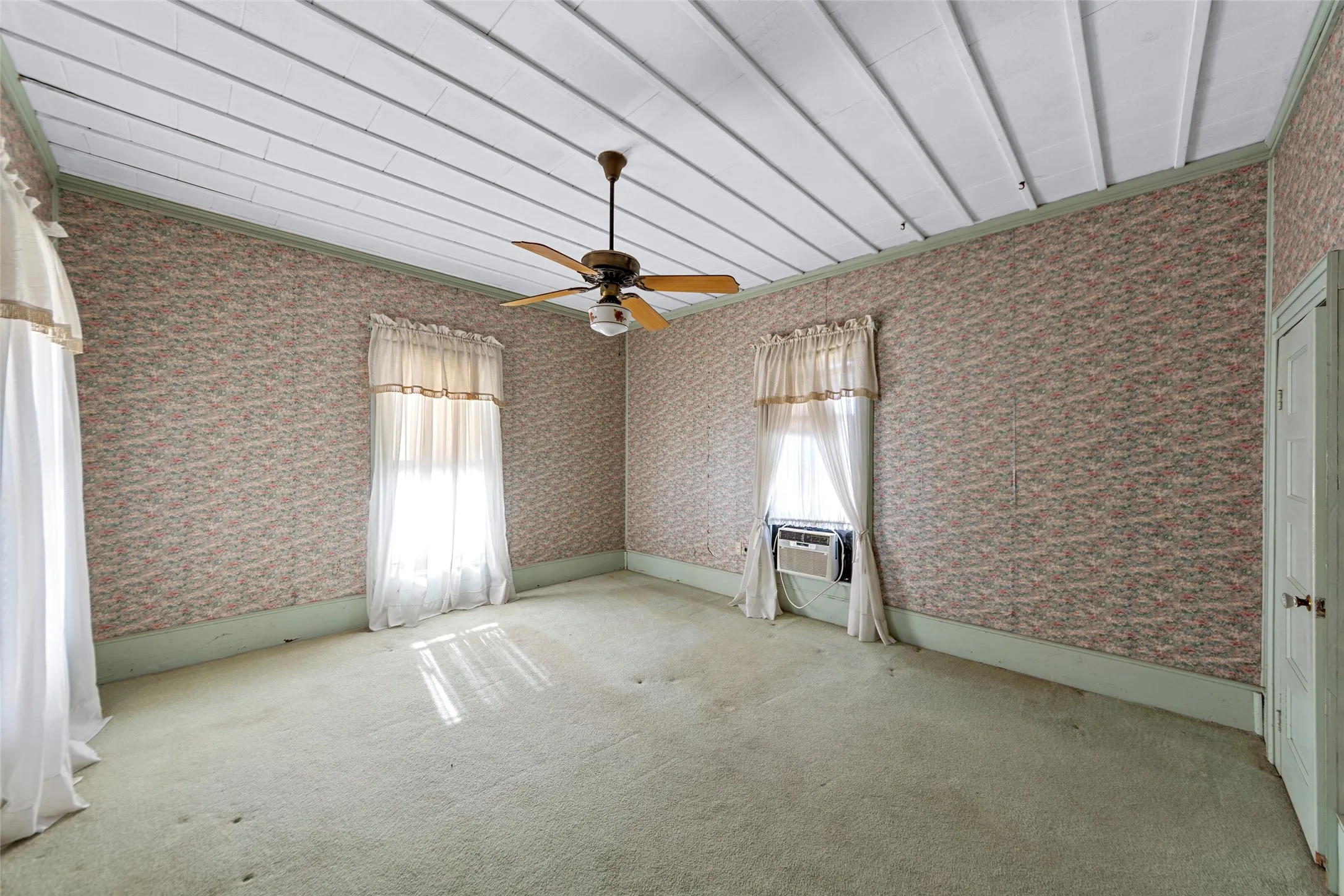 Single Family Residence For Sale in Collin County , 311 Summit Street, Farmersville, Texas 75442, 2 Bedroom, 2 Bathroom, 4 Garage spaces, 1,724 Sqft, built in 1910, Preowned, mls#21131171, Real Estate Agent in Farmersville, Homes For Sale in Collin county, Homes For Sale in Farmersville, Realtor in Farmersville Texas, Real Estate Brokerage Independent Realty Texas, Luminita Cordes Realtor