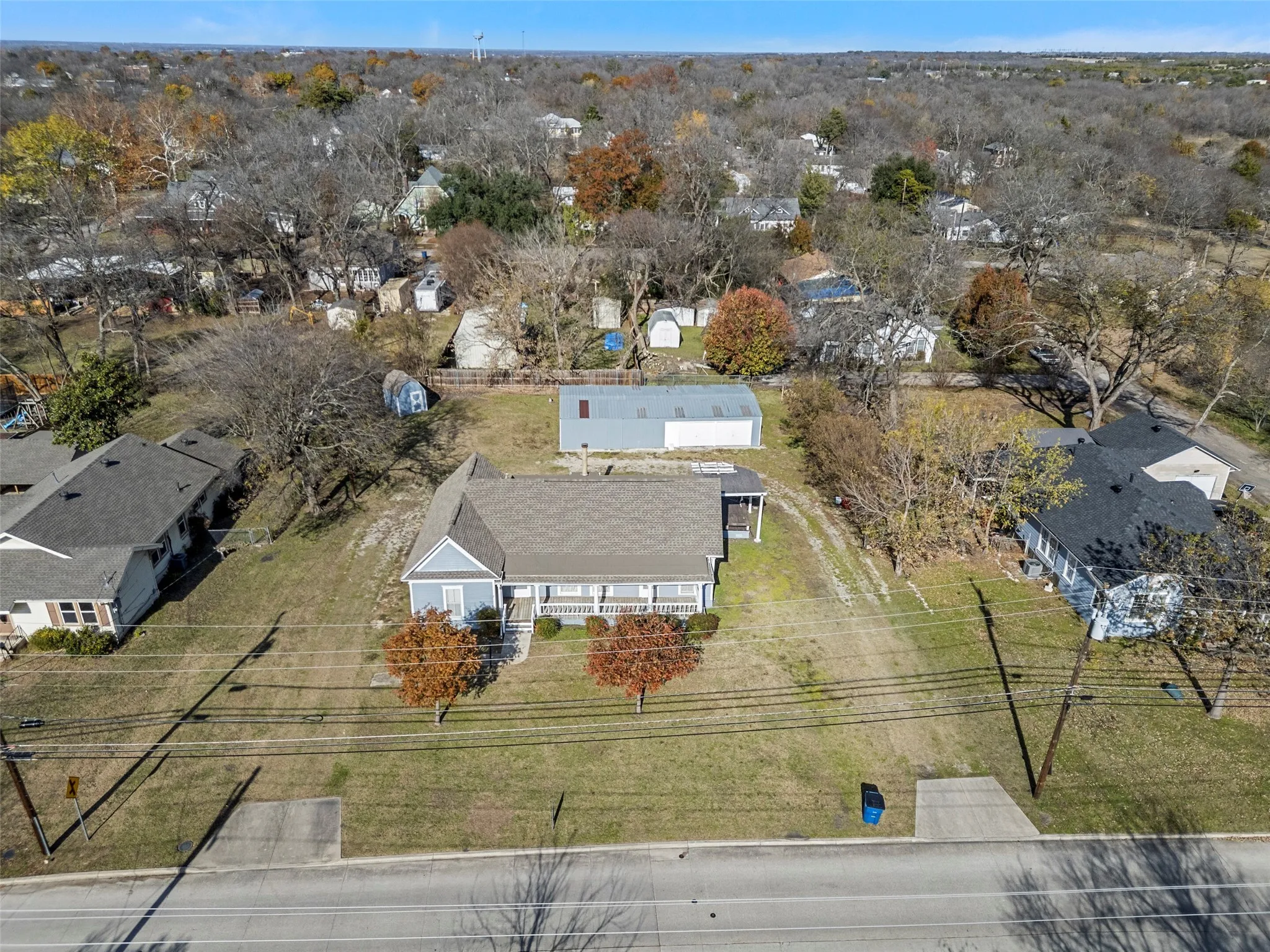 Single Family Residence For Sale in Collin County , 311 Summit Street, Farmersville, Texas 75442, 2 Bedroom, 2 Bathroom, 4 Garage spaces, 1,724 Sqft, built in 1910, Preowned, mls#21131171, Real Estate Agent in Farmersville, Homes For Sale in Collin county, Homes For Sale in Farmersville, Realtor in Farmersville Texas, Real Estate Brokerage Independent Realty Texas, Luminita Cordes Realtor