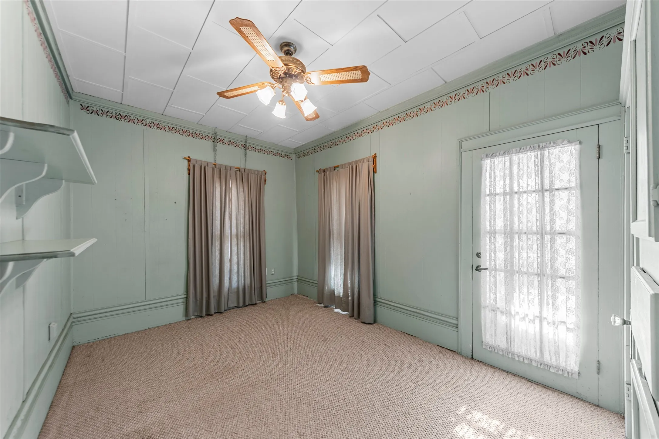 Single Family Residence For Sale in Collin County , 311 Summit Street, Farmersville, Texas 75442, 2 Bedroom, 2 Bathroom, 4 Garage spaces, 1,724 Sqft, built in 1910, Preowned, mls#21131171, Real Estate Agent in Farmersville, Homes For Sale in Collin county, Homes For Sale in Farmersville, Realtor in Farmersville Texas, Real Estate Brokerage Independent Realty Texas, Luminita Cordes Realtor