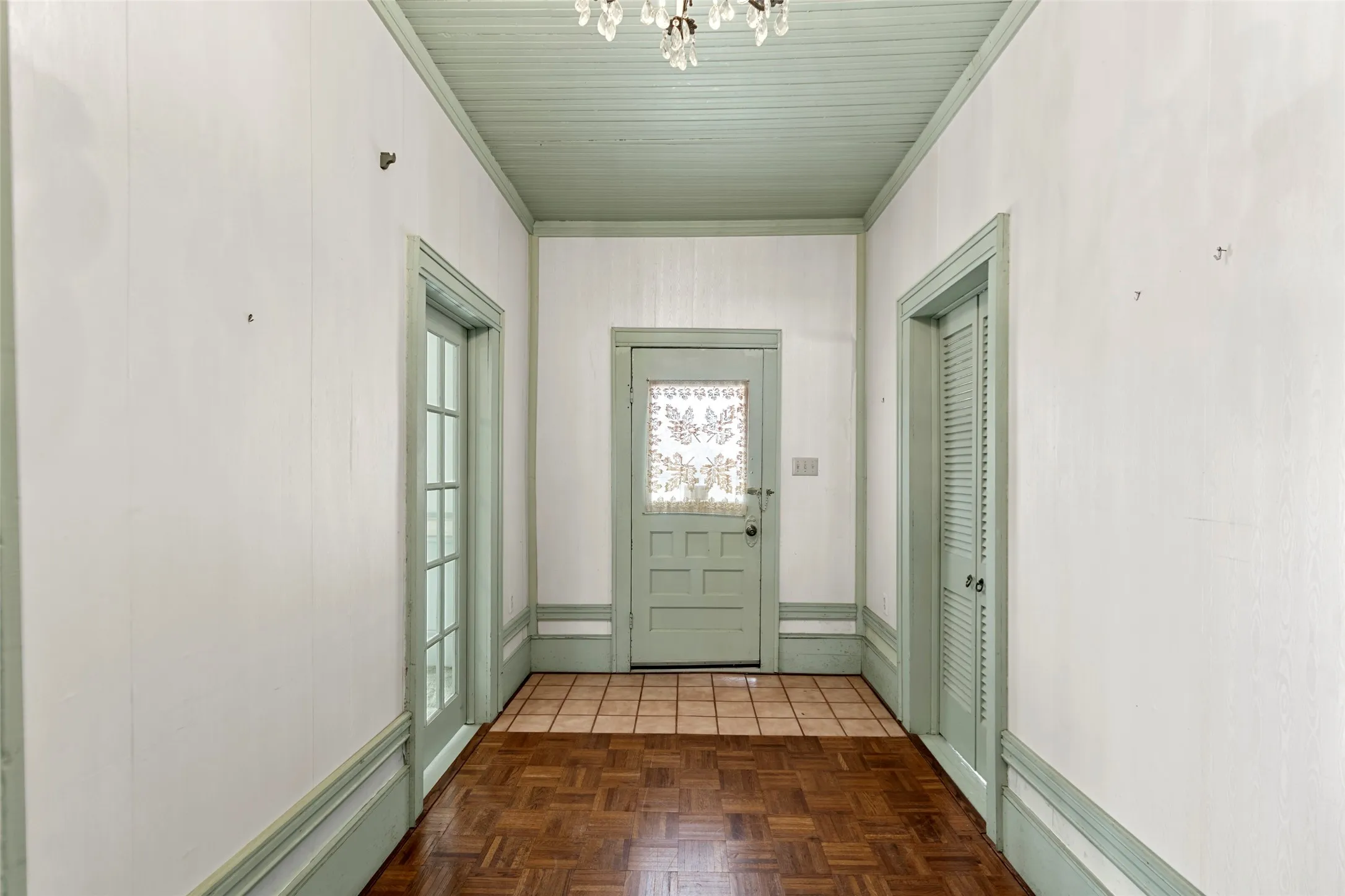 Single Family Residence For Sale in Collin County , 311 Summit Street, Farmersville, Texas 75442, 2 Bedroom, 2 Bathroom, 4 Garage spaces, 1,724 Sqft, built in 1910, Preowned, mls#21131171, Real Estate Agent in Farmersville, Homes For Sale in Collin county, Homes For Sale in Farmersville, Realtor in Farmersville Texas, Real Estate Brokerage Independent Realty Texas, Luminita Cordes Realtor