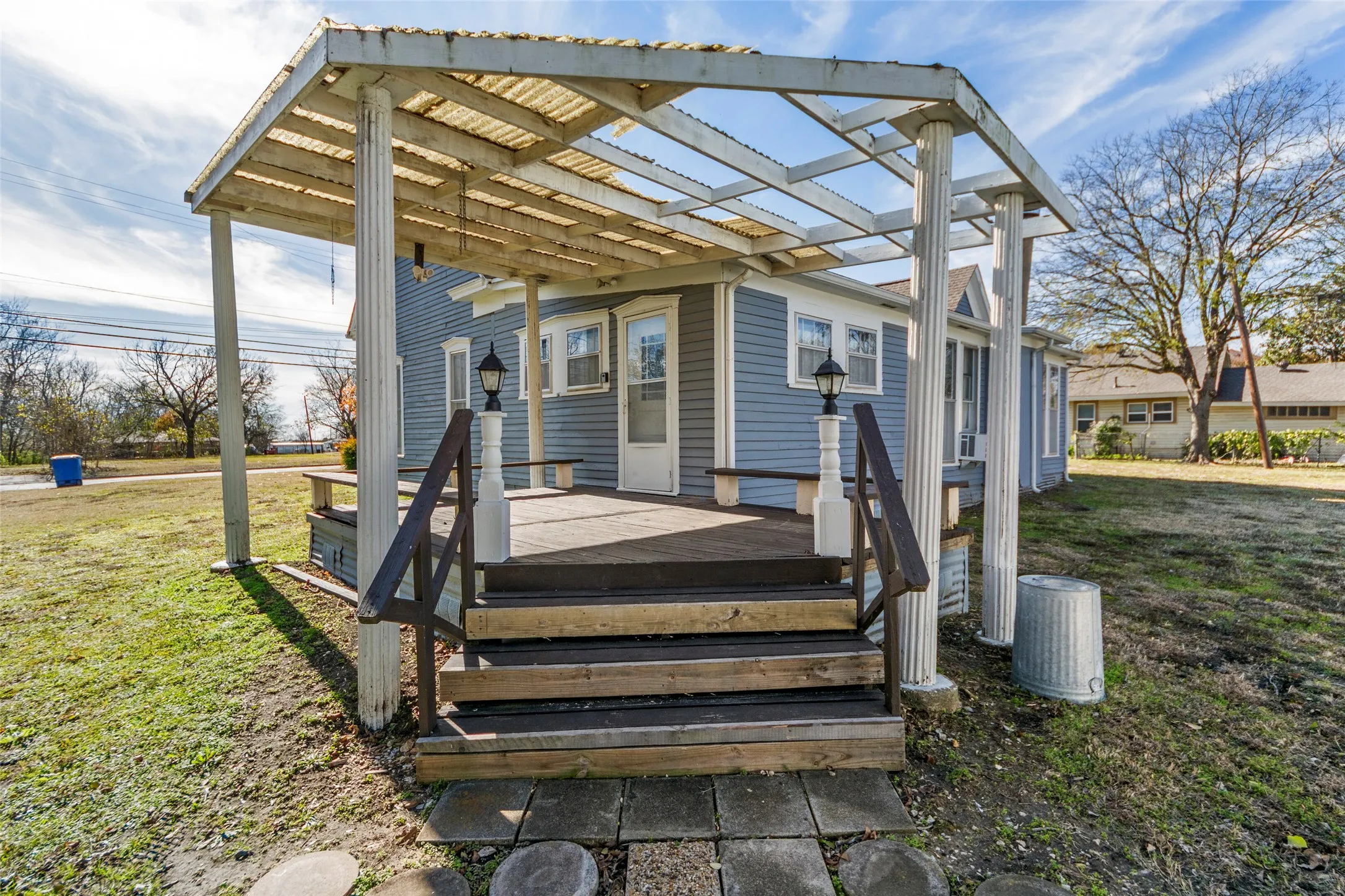 Single Family Residence For Sale in Collin County , 311 Summit Street, Farmersville, Texas 75442, 2 Bedroom, 2 Bathroom, 4 Garage spaces, 1,724 Sqft, built in 1910, Preowned, mls#21131171, Real Estate Agent in Farmersville, Homes For Sale in Collin county, Homes For Sale in Farmersville, Realtor in Farmersville Texas, Real Estate Brokerage Independent Realty Texas, Luminita Cordes Realtor