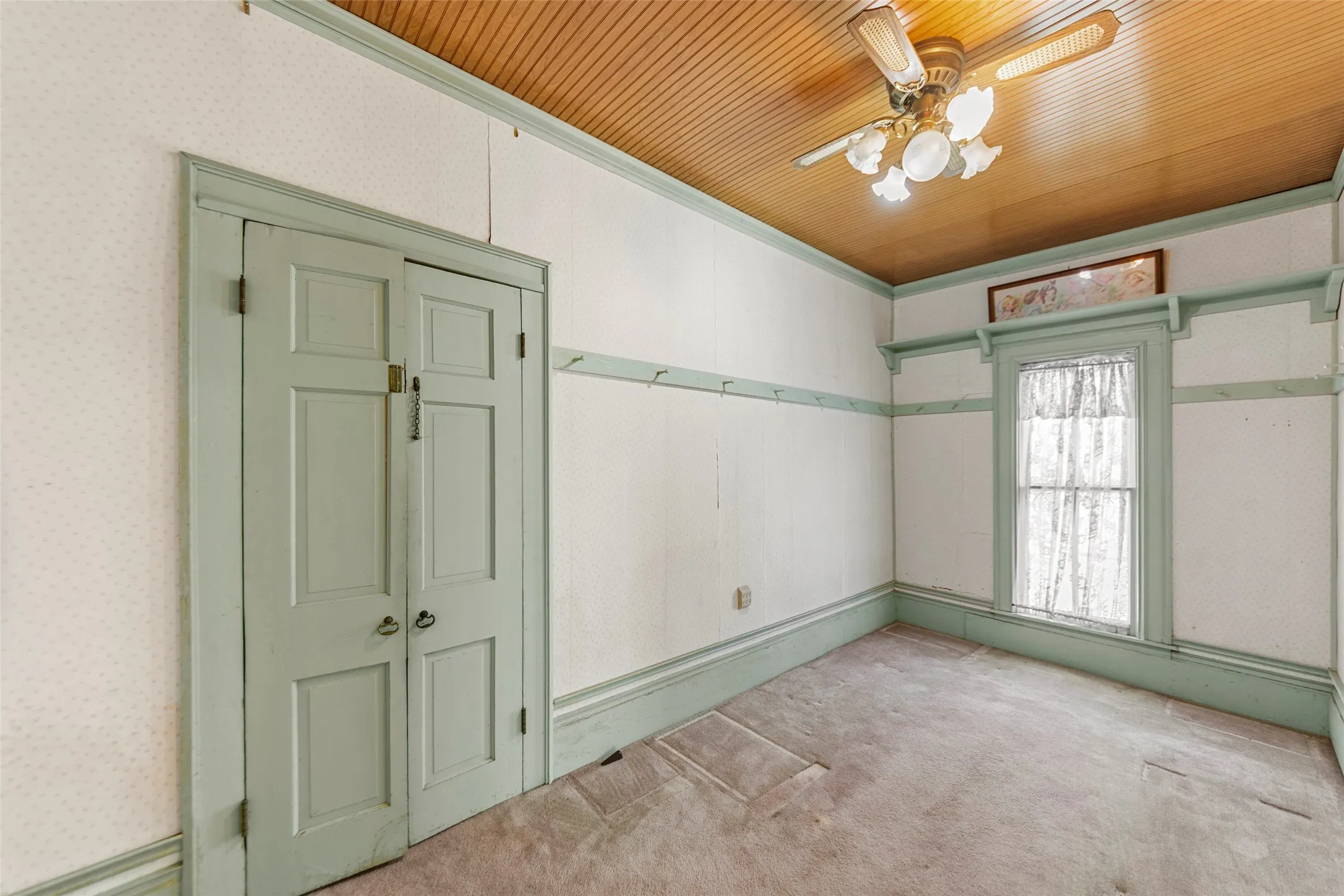 Single Family Residence For Sale in Collin County , 311 Summit Street, Farmersville, Texas 75442, 2 Bedroom, 2 Bathroom, 4 Garage spaces, 1,724 Sqft, built in 1910, Preowned, mls#21131171, Real Estate Agent in Farmersville, Homes For Sale in Collin county, Homes For Sale in Farmersville, Realtor in Farmersville Texas, Real Estate Brokerage Independent Realty Texas, Luminita Cordes Realtor