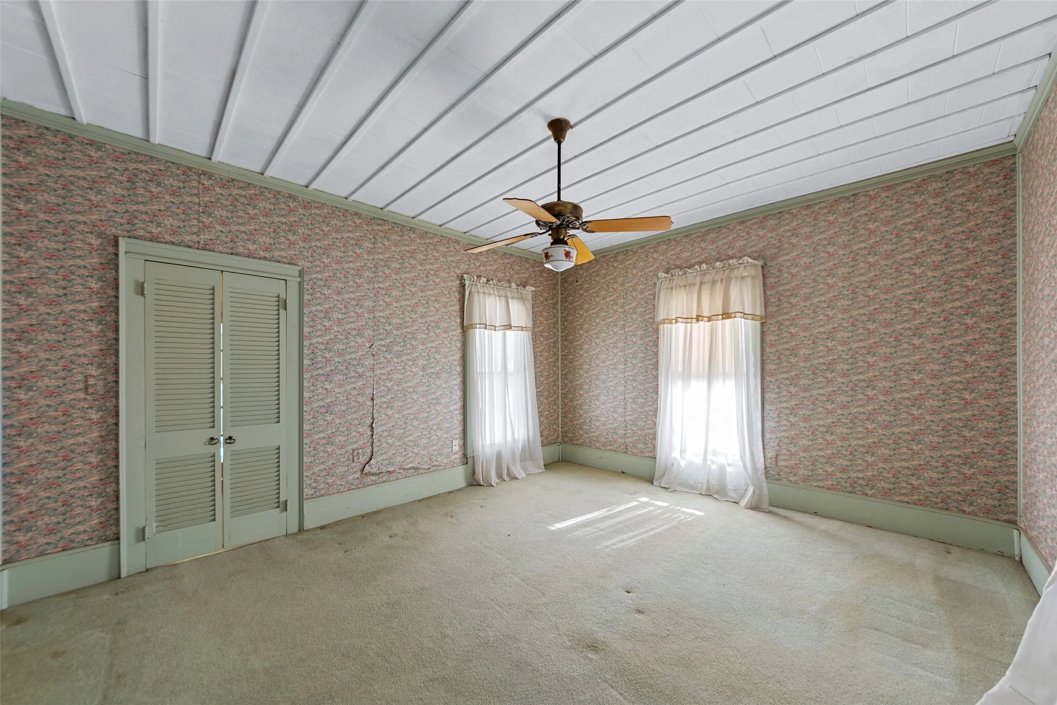 Single Family Residence For Sale in Collin County , 311 Summit Street, Farmersville, Texas 75442, 2 Bedroom, 2 Bathroom, 4 Garage spaces, 1,724 Sqft, built in 1910, Preowned, mls#21131171, Real Estate Agent in Farmersville, Homes For Sale in Collin county, Homes For Sale in Farmersville, Realtor in Farmersville Texas, Real Estate Brokerage Independent Realty Texas, Luminita Cordes Realtor