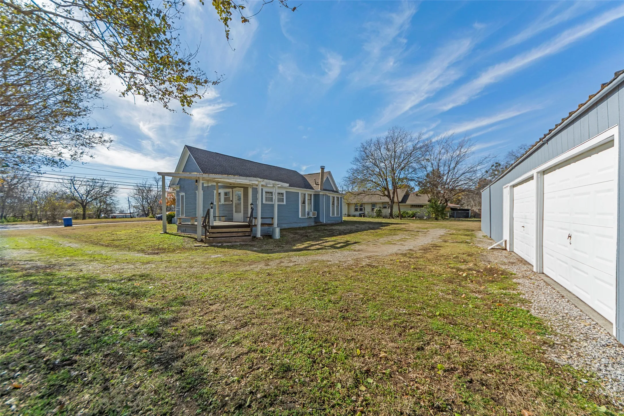 Single Family Residence For Sale in Collin County , 311 Summit Street, Farmersville, Texas 75442, 2 Bedroom, 2 Bathroom, 4 Garage spaces, 1,724 Sqft, built in 1910, Preowned, mls#21131171, Real Estate Agent in Farmersville, Homes For Sale in Collin county, Homes For Sale in Farmersville, Realtor in Farmersville Texas, Real Estate Brokerage Independent Realty Texas, Luminita Cordes Realtor