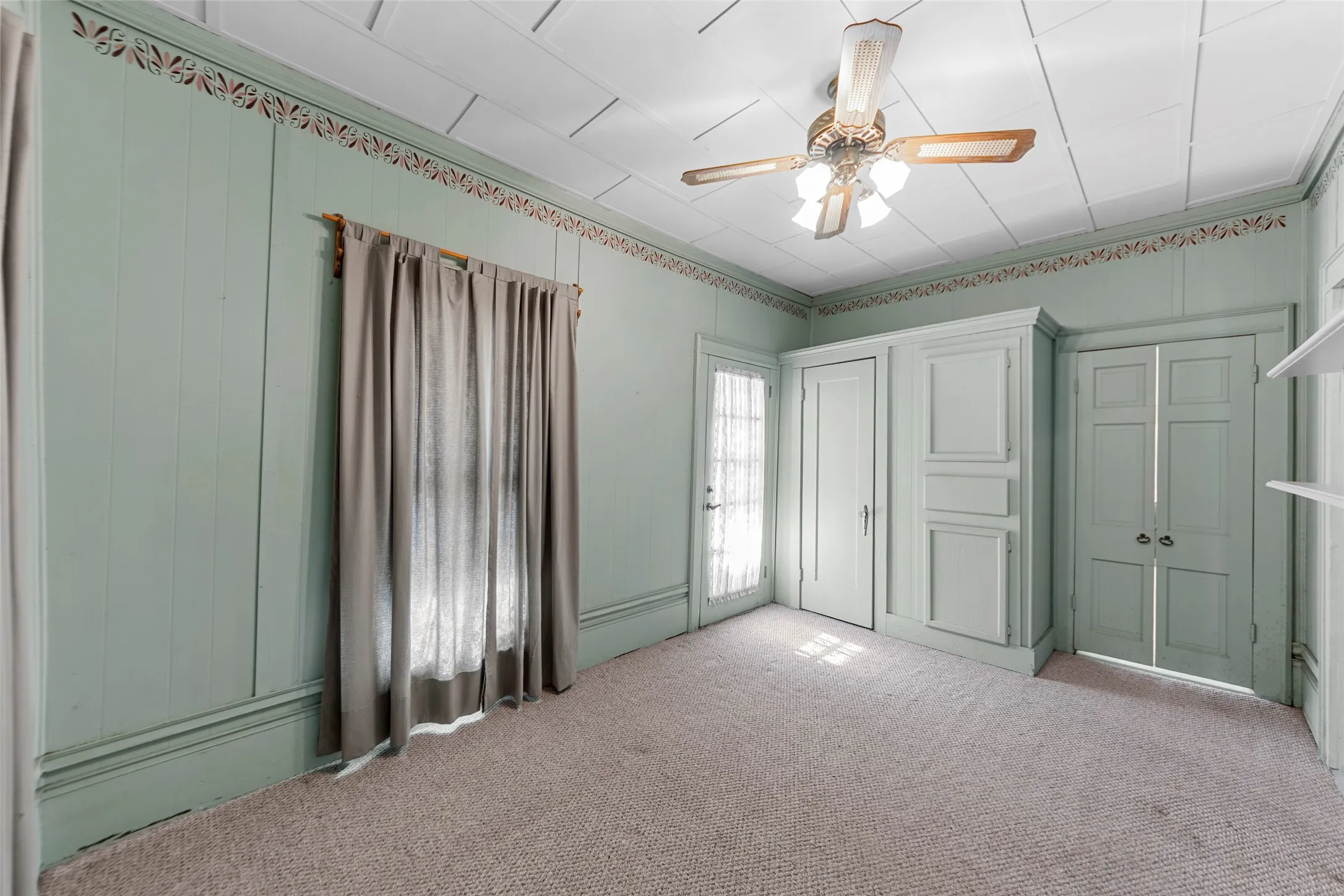 Single Family Residence For Sale in Collin County , 311 Summit Street, Farmersville, Texas 75442, 2 Bedroom, 2 Bathroom, 4 Garage spaces, 1,724 Sqft, built in 1910, Preowned, mls#21131171, Real Estate Agent in Farmersville, Homes For Sale in Collin county, Homes For Sale in Farmersville, Realtor in Farmersville Texas, Real Estate Brokerage Independent Realty Texas, Luminita Cordes Realtor