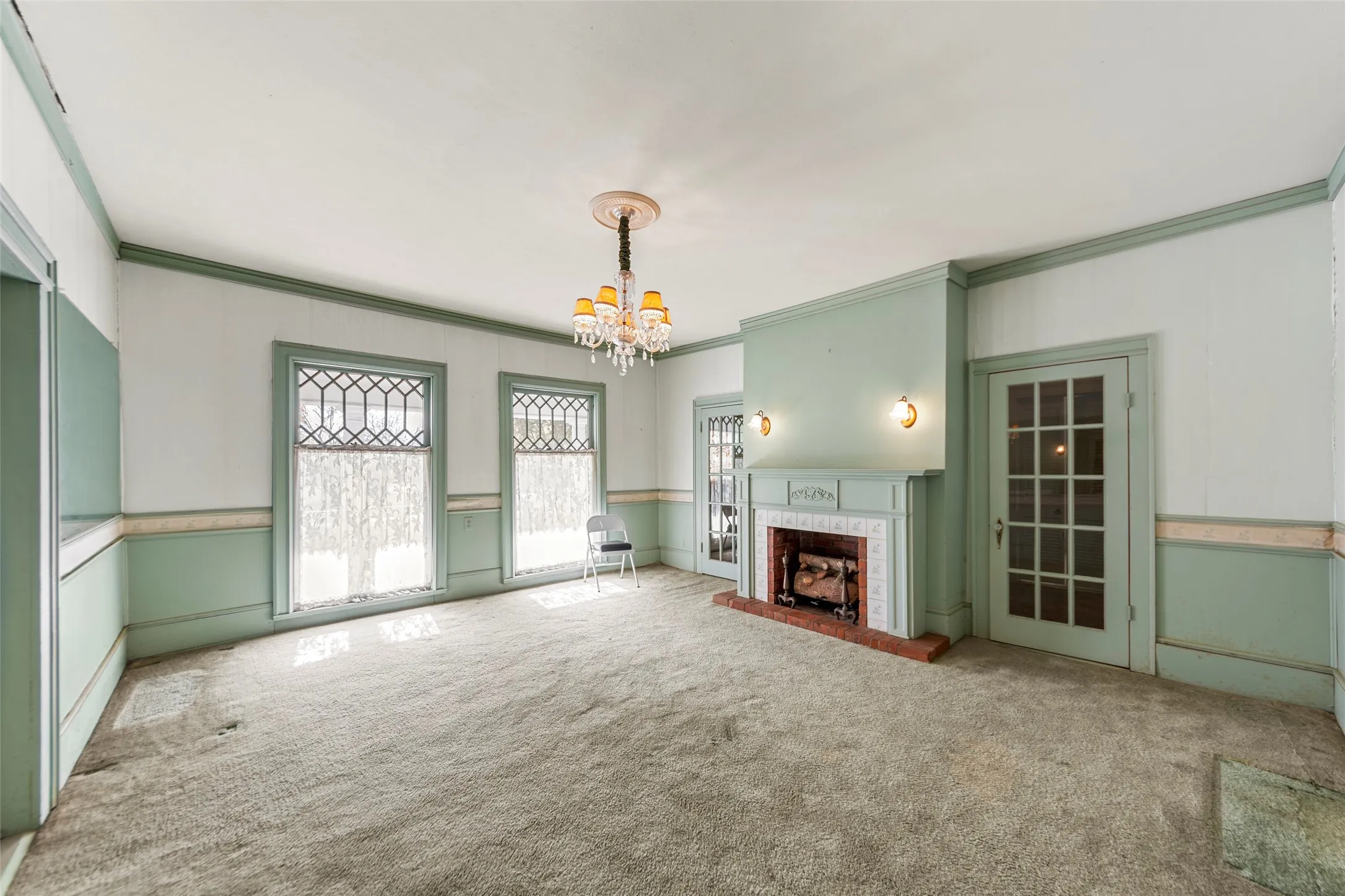 Single Family Residence For Sale in Collin County , 311 Summit Street, Farmersville, Texas 75442, 2 Bedroom, 2 Bathroom, 4 Garage spaces, 1,724 Sqft, built in 1910, Preowned, mls#21131171, Real Estate Agent in Farmersville, Homes For Sale in Collin county, Homes For Sale in Farmersville, Realtor in Farmersville Texas, Real Estate Brokerage Independent Realty Texas, Luminita Cordes Realtor