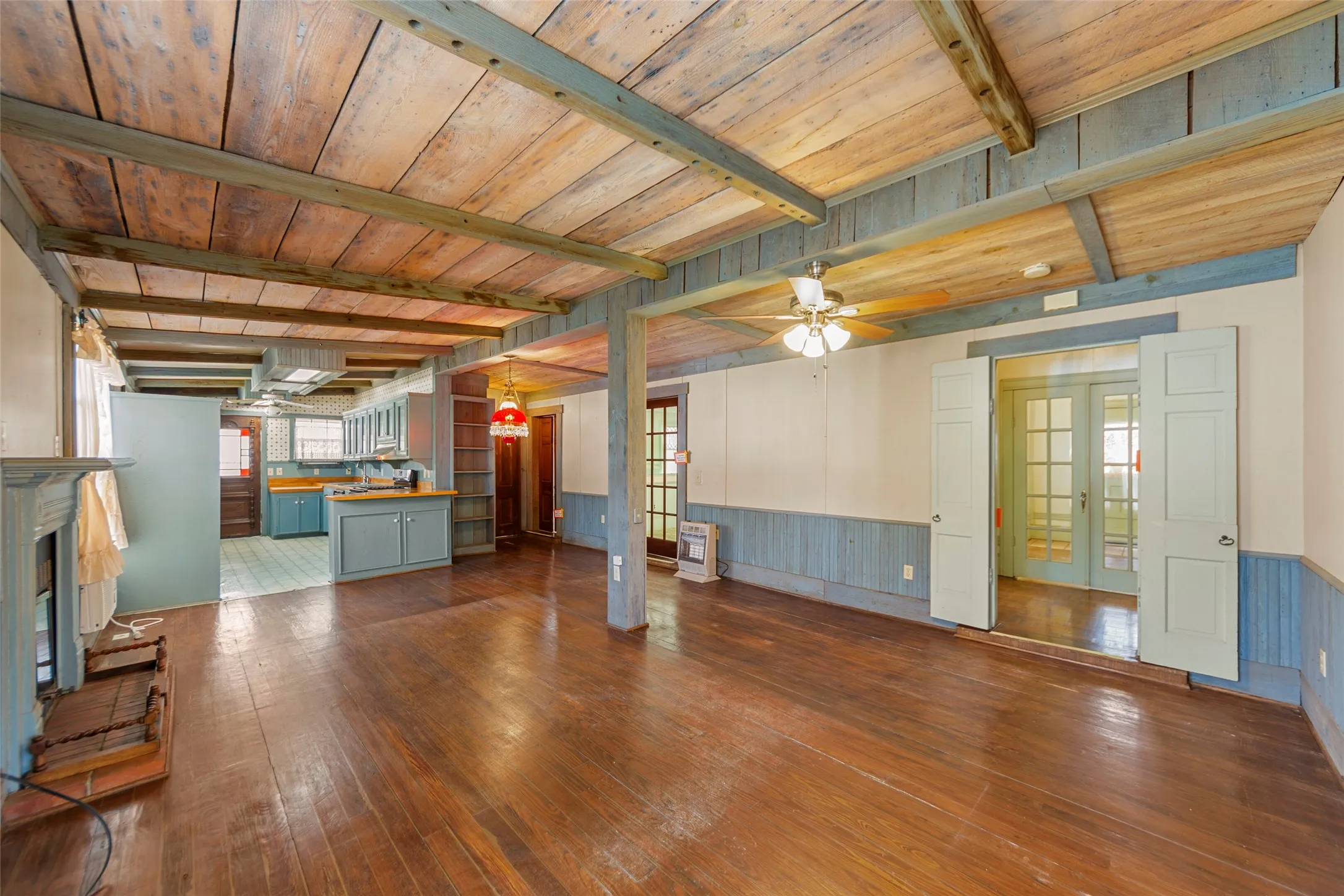 Single Family Residence For Sale in Collin County , 311 Summit Street, Farmersville, Texas 75442, 2 Bedroom, 2 Bathroom, 4 Garage spaces, 1,724 Sqft, built in 1910, Preowned, mls#21131171, Real Estate Agent in Farmersville, Homes For Sale in Collin county, Homes For Sale in Farmersville, Realtor in Farmersville Texas, Real Estate Brokerage Independent Realty Texas, Luminita Cordes Realtor