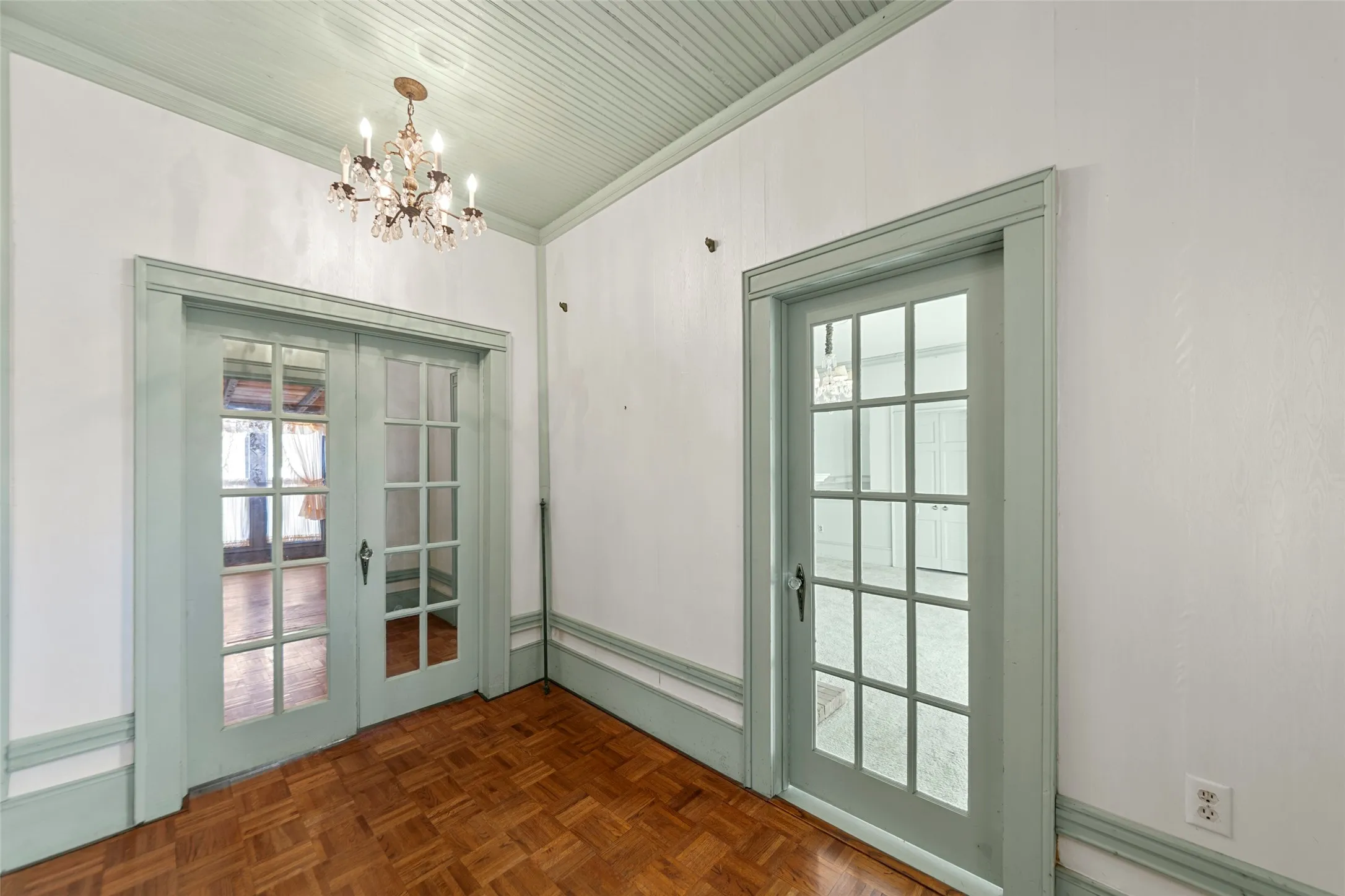 Single Family Residence For Sale in Collin County , 311 Summit Street, Farmersville, Texas 75442, 2 Bedroom, 2 Bathroom, 4 Garage spaces, 1,724 Sqft, built in 1910, Preowned, mls#21131171, Real Estate Agent in Farmersville, Homes For Sale in Collin county, Homes For Sale in Farmersville, Realtor in Farmersville Texas, Real Estate Brokerage Independent Realty Texas, Luminita Cordes Realtor