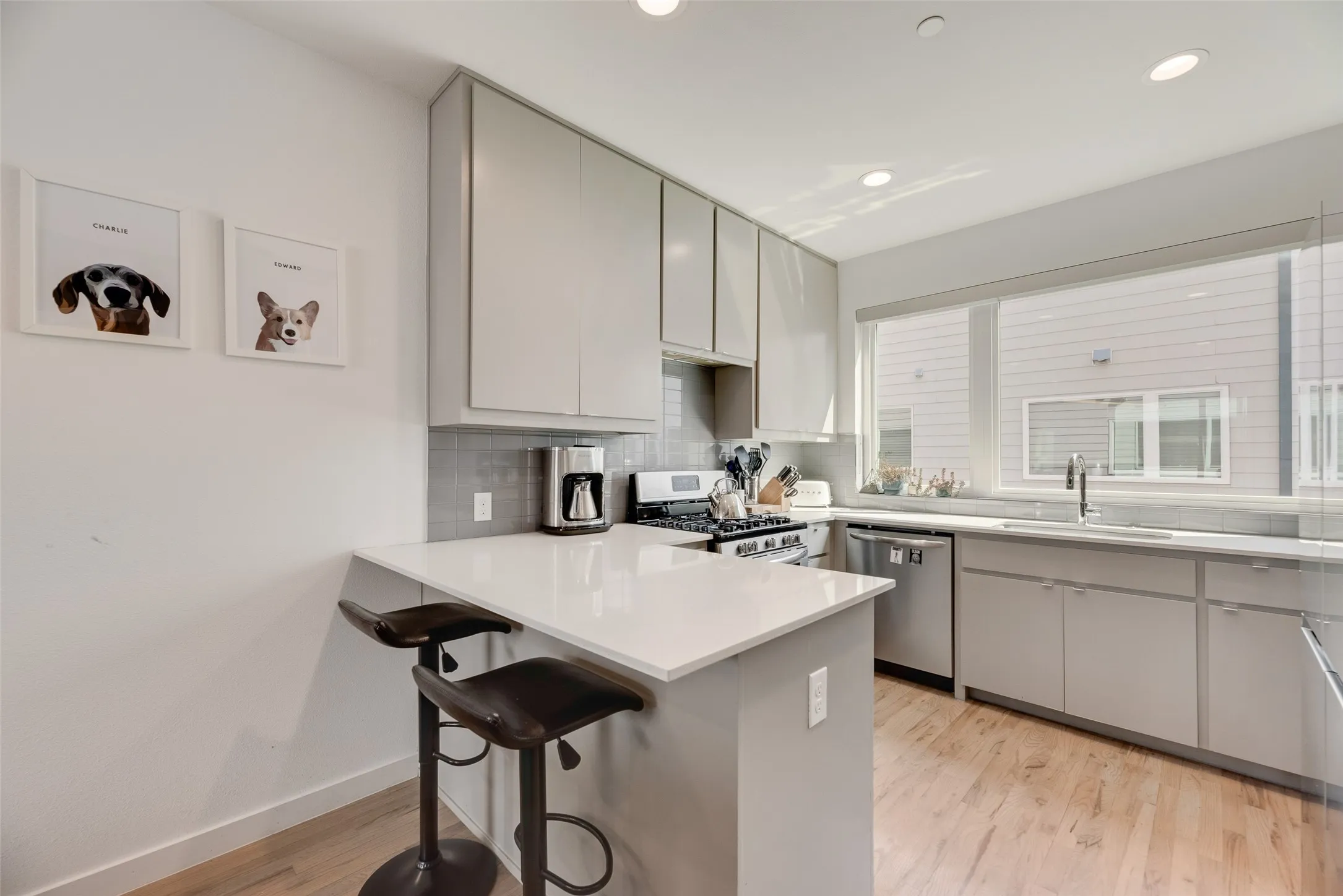 Condominium For Rent in Dallas County , 4705 Bryan Street 302, Dallas, Texas 75204, 2 Bedrooms, 3 Bathrooms, 2 Garage spaces, 1,550 Sqft, built in 2017, Price $3,000, mls#21132855, Real Estate Agent in Dallas, Homes For Rent in Dallas county, Homes For Rent in Dallas, Realtor in Dallas Texas, Real Estate Brokerage Independent Realty Texas, Luminita Cordes Realtor
