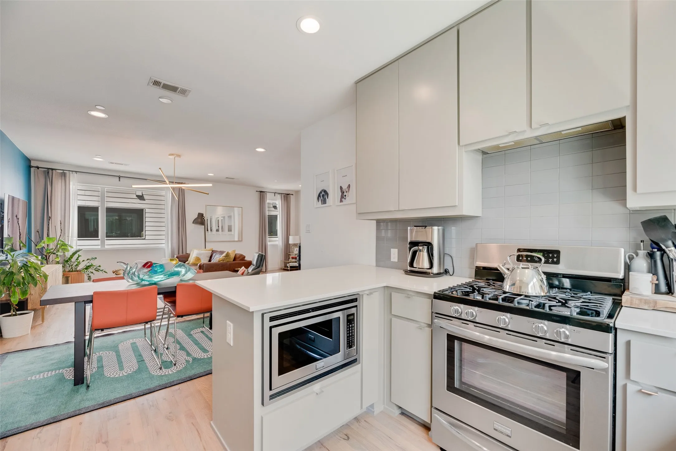 Condominium For Rent in Dallas County , 4705 Bryan Street 302, Dallas, Texas 75204, 2 Bedrooms, 3 Bathrooms, 2 Garage spaces, 1,550 Sqft, built in 2017, Price $3,000, mls#21132855, Real Estate Agent in Dallas, Homes For Rent in Dallas county, Homes For Rent in Dallas, Realtor in Dallas Texas, Real Estate Brokerage Independent Realty Texas, Luminita Cordes Realtor