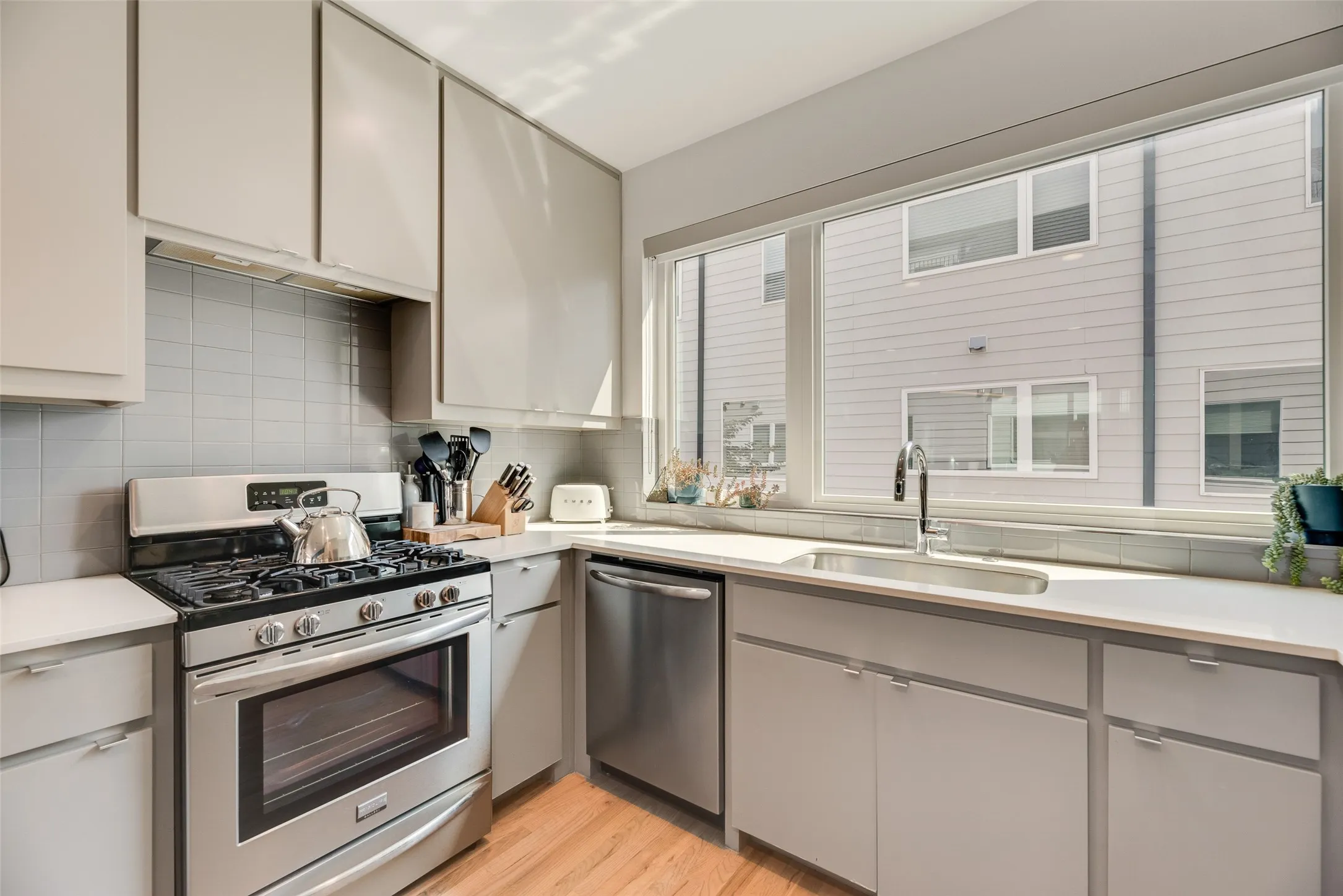 Condominium For Rent in Dallas County , 4705 Bryan Street 302, Dallas, Texas 75204, 2 Bedrooms, 3 Bathrooms, 2 Garage spaces, 1,550 Sqft, built in 2017, Price $3,000, mls#21132855, Real Estate Agent in Dallas, Homes For Rent in Dallas county, Homes For Rent in Dallas, Realtor in Dallas Texas, Real Estate Brokerage Independent Realty Texas, Luminita Cordes Realtor