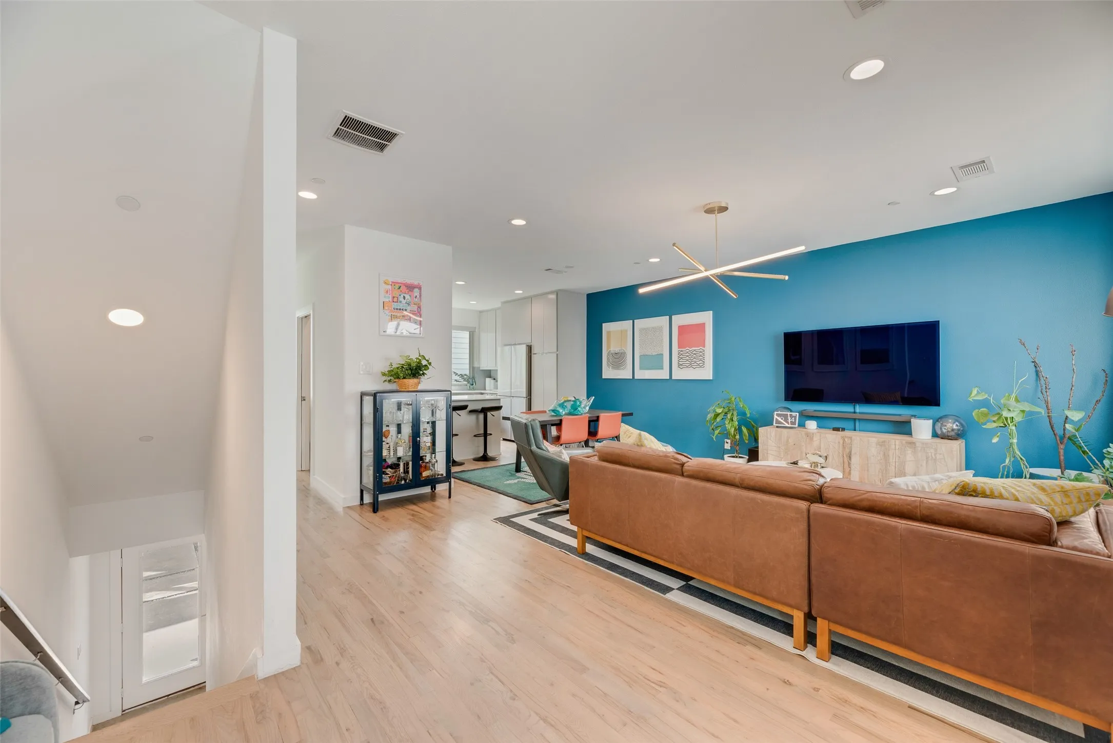 Condominium For Rent in Dallas County , 4705 Bryan Street 302, Dallas, Texas 75204, 2 Bedrooms, 3 Bathrooms, 2 Garage spaces, 1,550 Sqft, built in 2017, Price $3,000, mls#21132855, Real Estate Agent in Dallas, Homes For Rent in Dallas county, Homes For Rent in Dallas, Realtor in Dallas Texas, Real Estate Brokerage Independent Realty Texas, Luminita Cordes Realtor