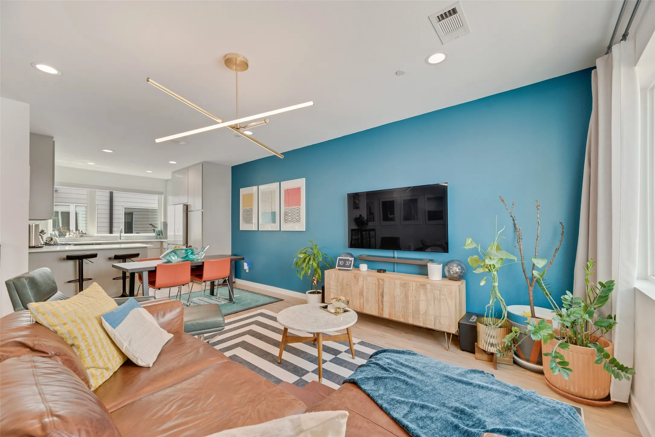 Condominium For Rent in Dallas County , 4705 Bryan Street 302, Dallas, Texas 75204, 2 Bedrooms, 3 Bathrooms, 2 Garage spaces, 1,550 Sqft, built in 2017, Price $3,000, mls#21132855, Real Estate Agent in Dallas, Homes For Rent in Dallas county, Homes For Rent in Dallas, Realtor in Dallas Texas, Real Estate Brokerage Independent Realty Texas, Luminita Cordes Realtor