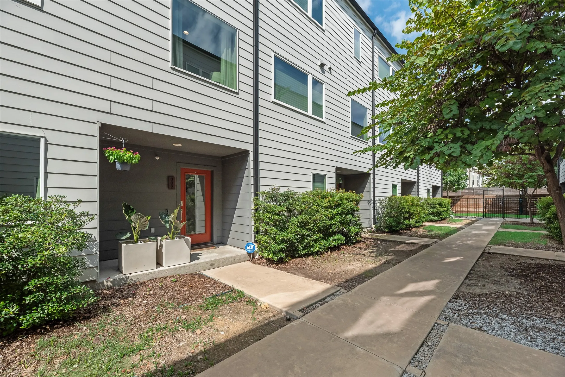 Condominium For Rent in Dallas County , 4705 Bryan Street 302, Dallas, Texas 75204, 2 Bedrooms, 3 Bathrooms, 2 Garage spaces, 1,550 Sqft, built in 2017, Price $3,000, mls#21132855, Real Estate Agent in Dallas, Homes For Rent in Dallas county, Homes For Rent in Dallas, Realtor in Dallas Texas, Real Estate Brokerage Independent Realty Texas, Luminita Cordes Realtor