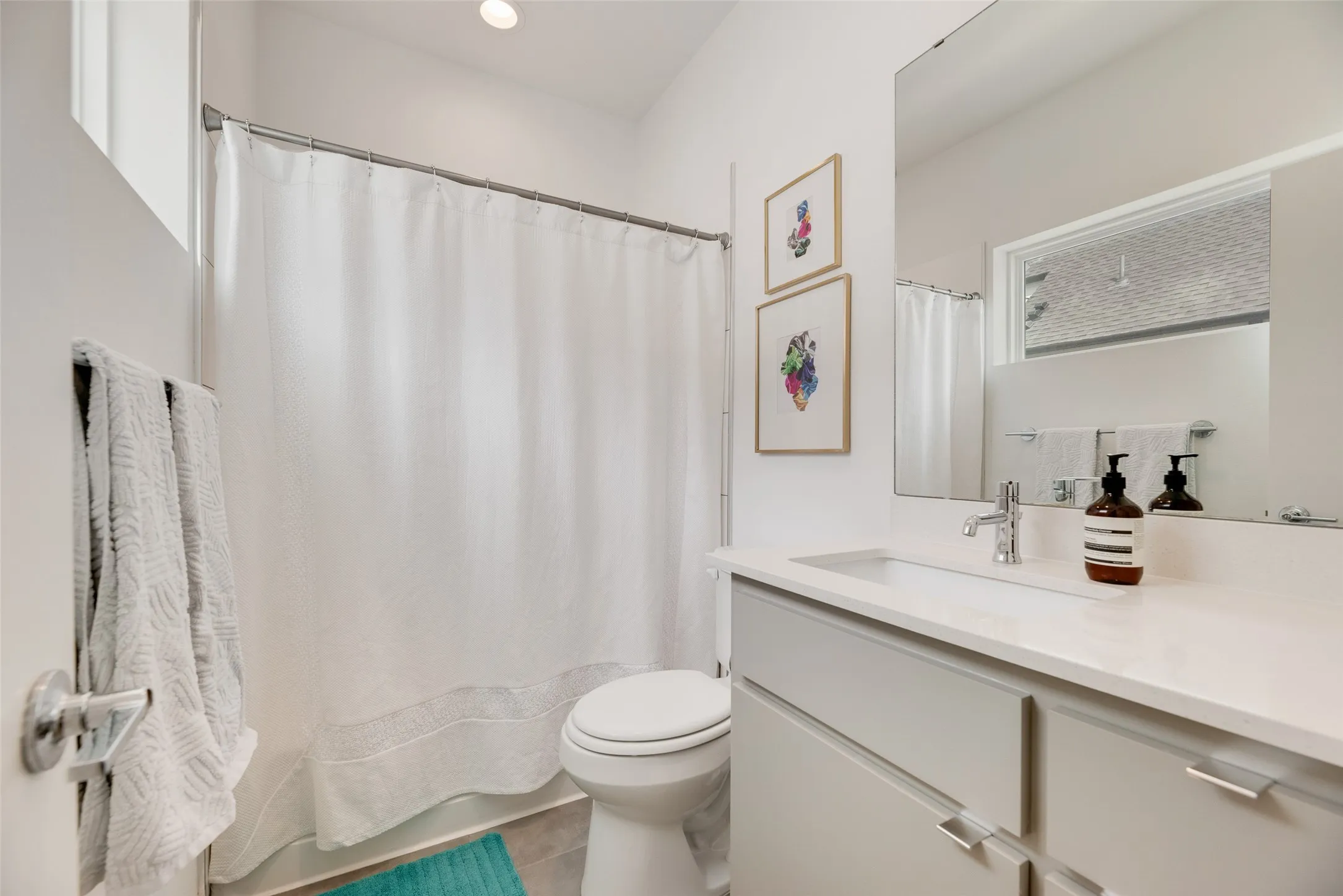 Condominium For Rent in Dallas County , 4705 Bryan Street 302, Dallas, Texas 75204, 2 Bedrooms, 3 Bathrooms, 2 Garage spaces, 1,550 Sqft, built in 2017, Price $3,000, mls#21132855, Real Estate Agent in Dallas, Homes For Rent in Dallas county, Homes For Rent in Dallas, Realtor in Dallas Texas, Real Estate Brokerage Independent Realty Texas, Luminita Cordes Realtor