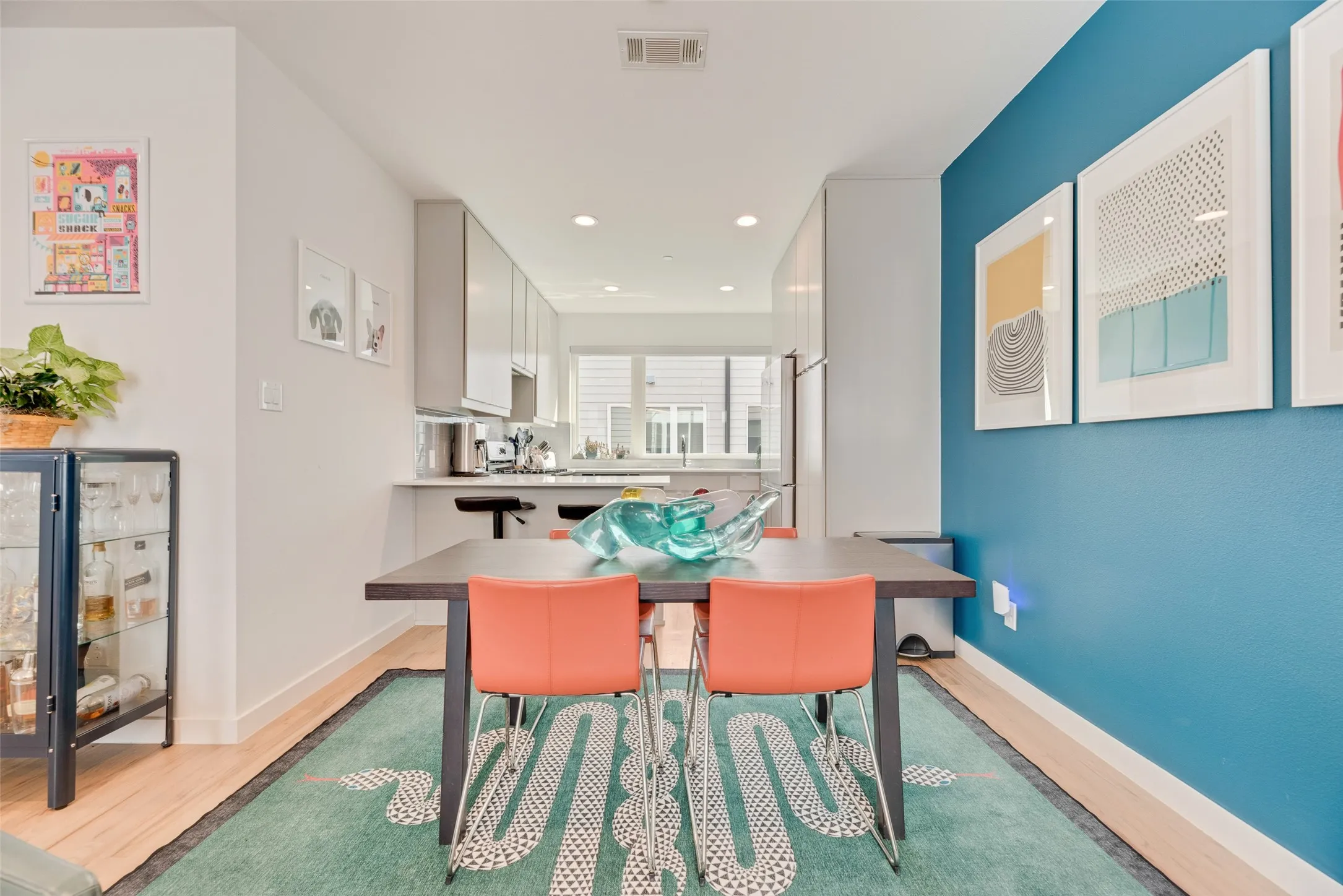 Condominium For Rent in Dallas County , 4705 Bryan Street 302, Dallas, Texas 75204, 2 Bedrooms, 3 Bathrooms, 2 Garage spaces, 1,550 Sqft, built in 2017, Price $3,000, mls#21132855, Real Estate Agent in Dallas, Homes For Rent in Dallas county, Homes For Rent in Dallas, Realtor in Dallas Texas, Real Estate Brokerage Independent Realty Texas, Luminita Cordes Realtor