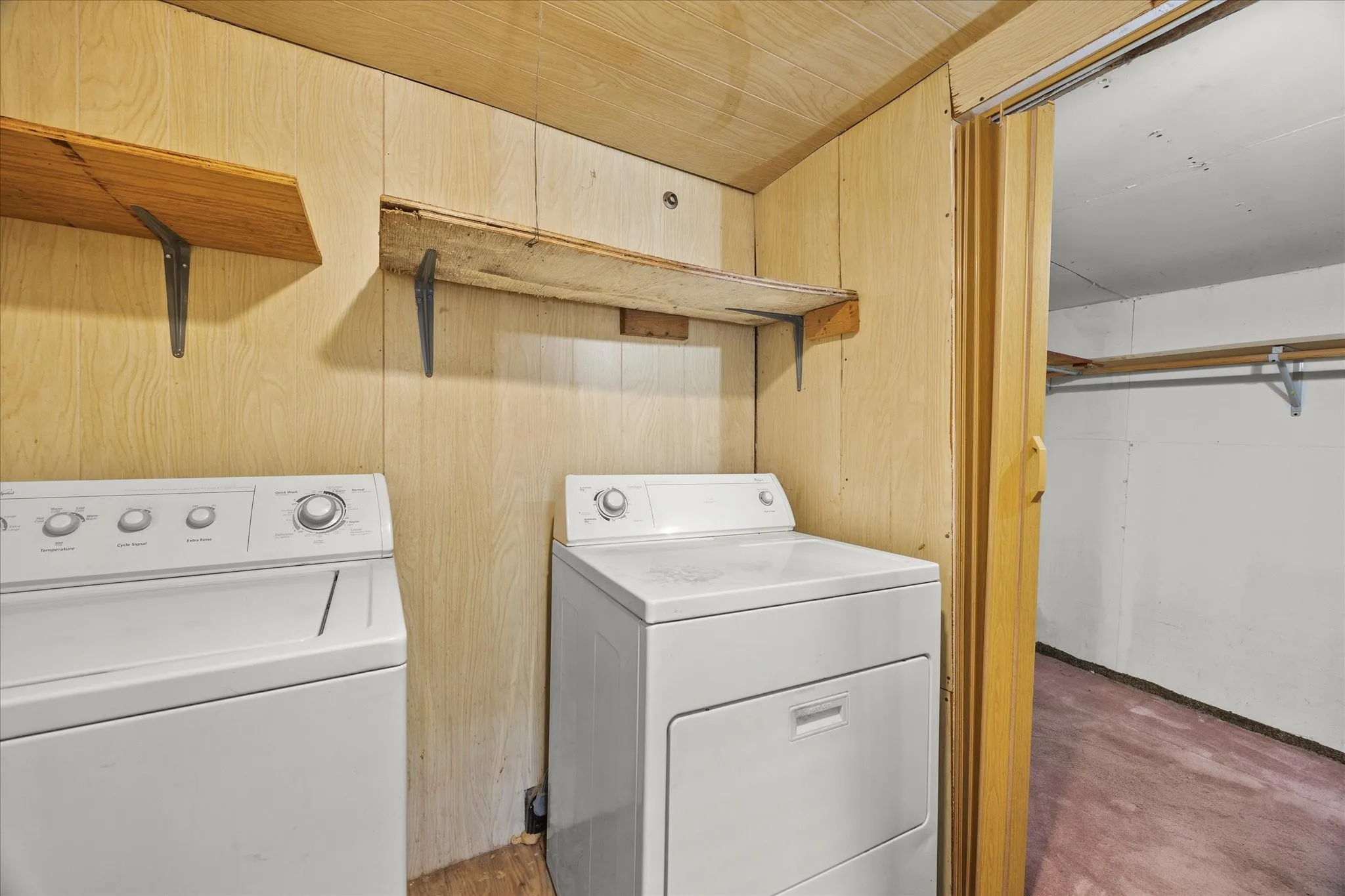 Single Family Residence For Sale in Rockwall County , 302 S Clark Street, Rockwall, Texas 75087, 3 Bedroom, 2 Bathroom, Garage spaces, 1,080 Sqft, built in 1980, Preowned, mls#21128847, Real Estate Agent in Rockwall, Homes For Sale in Rockwall county, Homes For Sale in Rockwall, Realtor in Rockwall Texas, Real Estate Brokerage Independent Realty Texas, Luminita Cordes Realtor