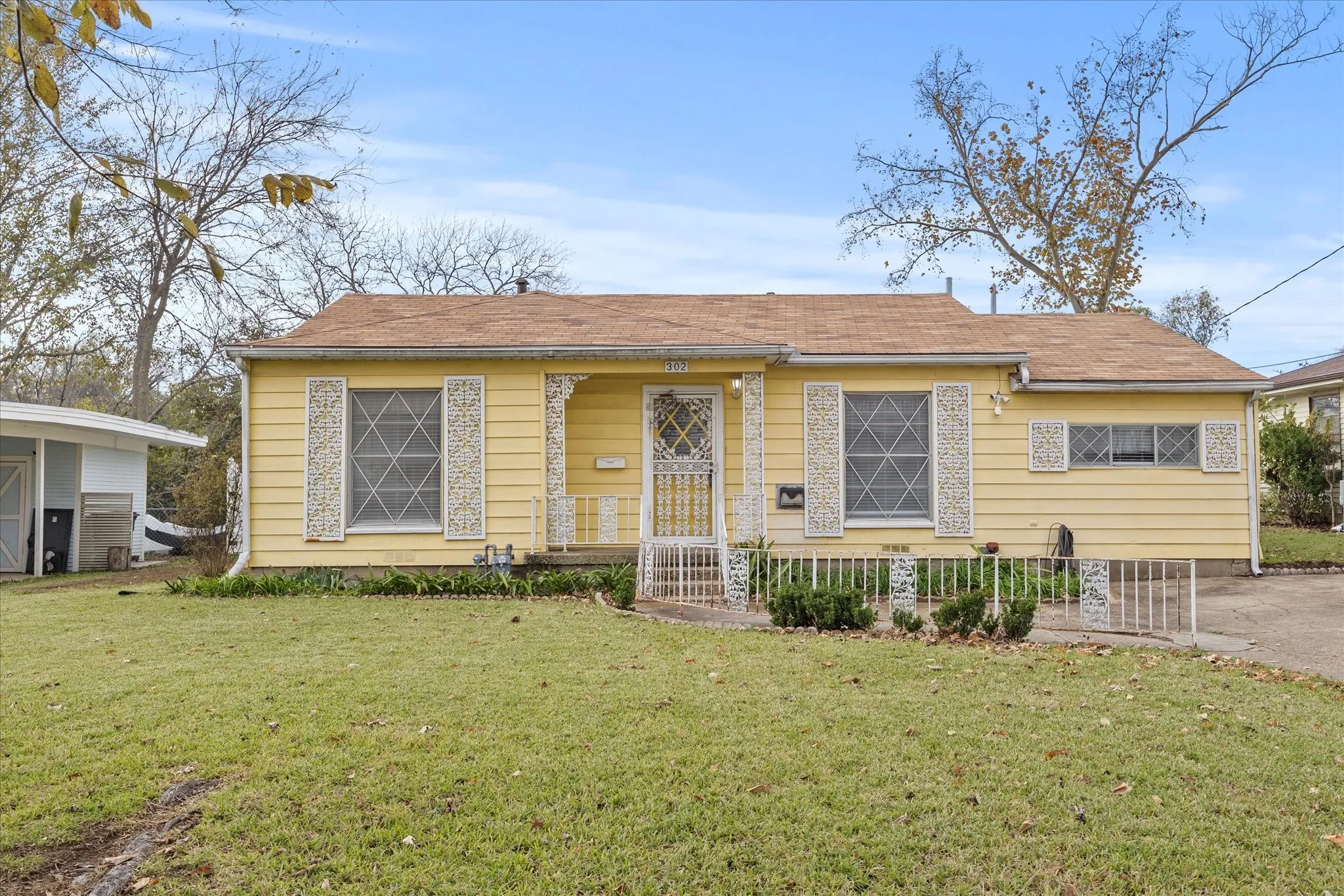 Single Family Residence For Sale in Rockwall County , 302 S Clark Street, Rockwall, Texas 75087, 3 Bedroom, 2 Bathroom, Garage spaces, 1,080 Sqft, built in 1980, Preowned, mls#21128847, Real Estate Agent in Rockwall, Homes For Sale in Rockwall county, Homes For Sale in Rockwall, Realtor in Rockwall Texas, Real Estate Brokerage Independent Realty Texas, Luminita Cordes Realtor