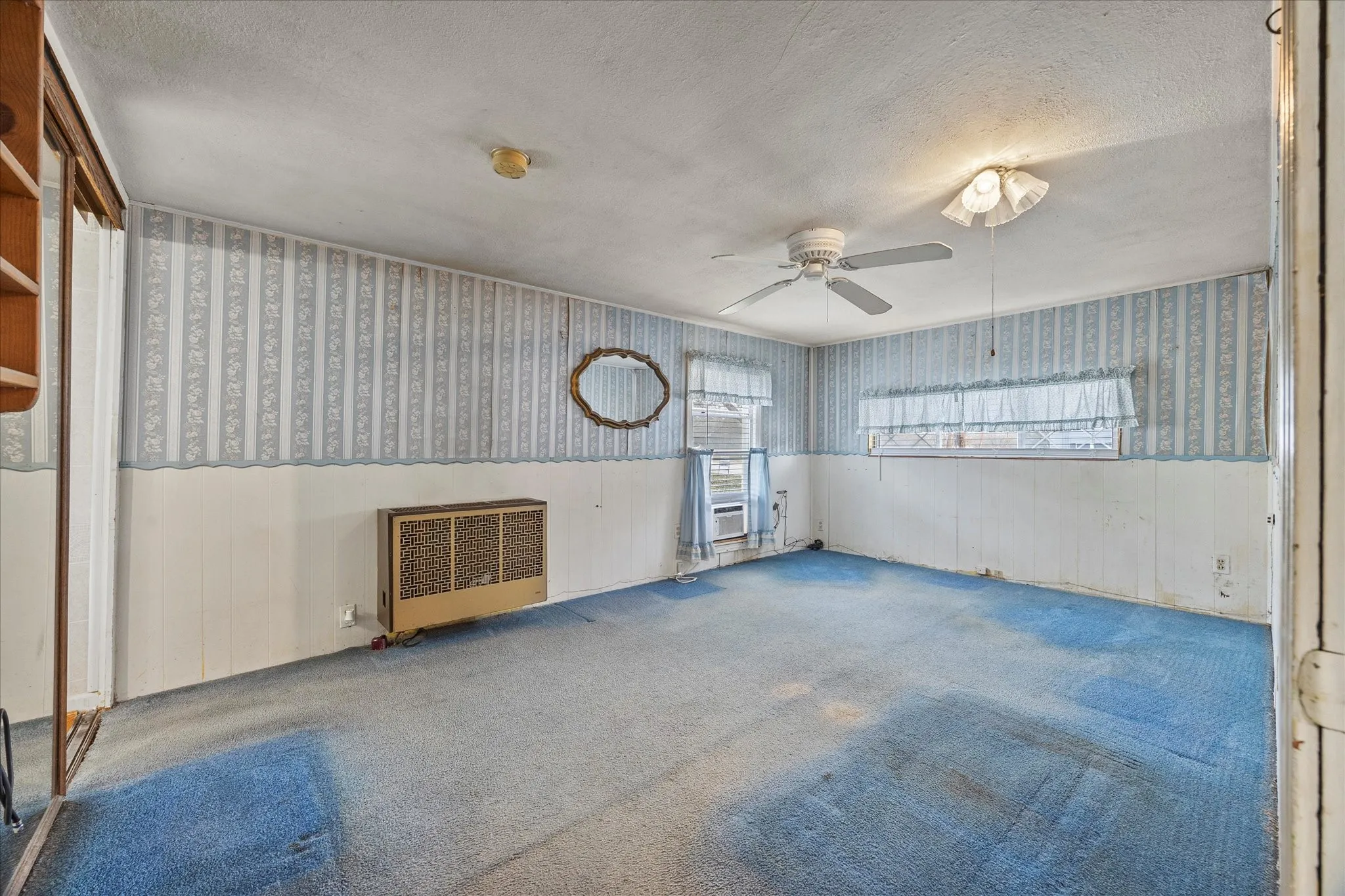 Single Family Residence For Sale in Rockwall County , 302 S Clark Street, Rockwall, Texas 75087, 3 Bedroom, 2 Bathroom, Garage spaces, 1,080 Sqft, built in 1980, Preowned, mls#21128847, Real Estate Agent in Rockwall, Homes For Sale in Rockwall county, Homes For Sale in Rockwall, Realtor in Rockwall Texas, Real Estate Brokerage Independent Realty Texas, Luminita Cordes Realtor