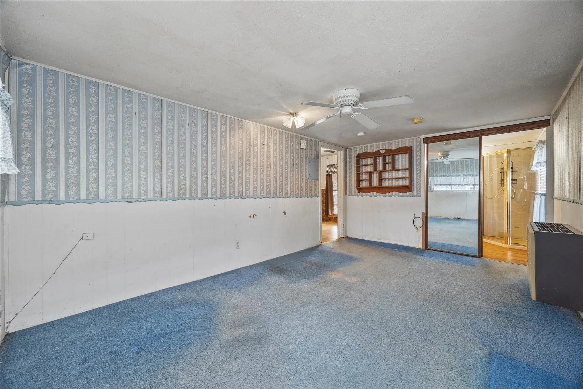 Single Family Residence For Sale in Rockwall County , 302 S Clark Street, Rockwall, Texas 75087, 3 Bedroom, 2 Bathroom, Garage spaces, 1,080 Sqft, built in 1980, Preowned, mls#21128847, Real Estate Agent in Rockwall, Homes For Sale in Rockwall county, Homes For Sale in Rockwall, Realtor in Rockwall Texas, Real Estate Brokerage Independent Realty Texas, Luminita Cordes Realtor