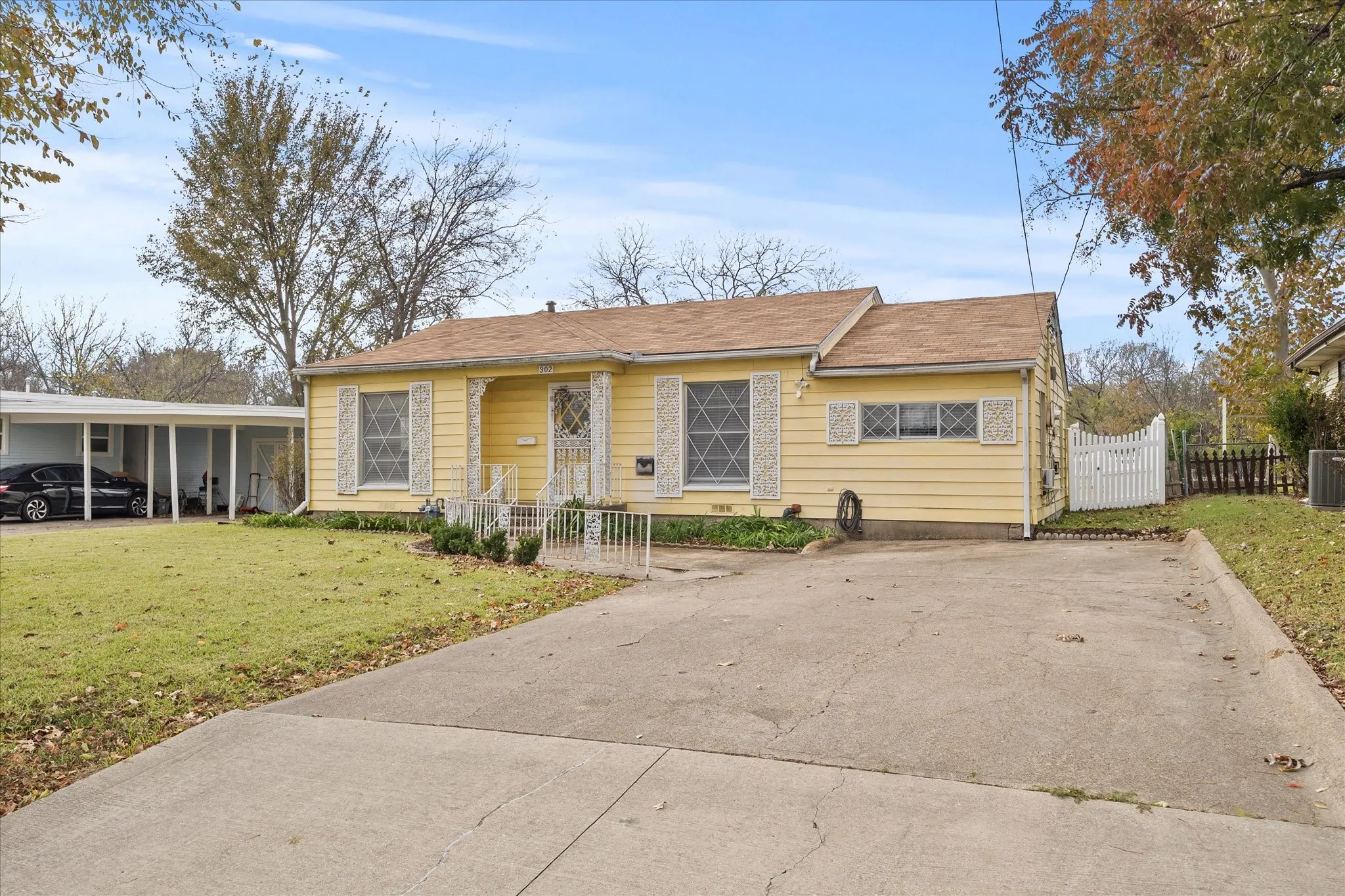 Single Family Residence For Sale in Rockwall County , 302 S Clark Street, Rockwall, Texas 75087, 3 Bedroom, 2 Bathroom, Garage spaces, 1,080 Sqft, built in 1980, Preowned, mls#21128847, Real Estate Agent in Rockwall, Homes For Sale in Rockwall county, Homes For Sale in Rockwall, Realtor in Rockwall Texas, Real Estate Brokerage Independent Realty Texas, Luminita Cordes Realtor