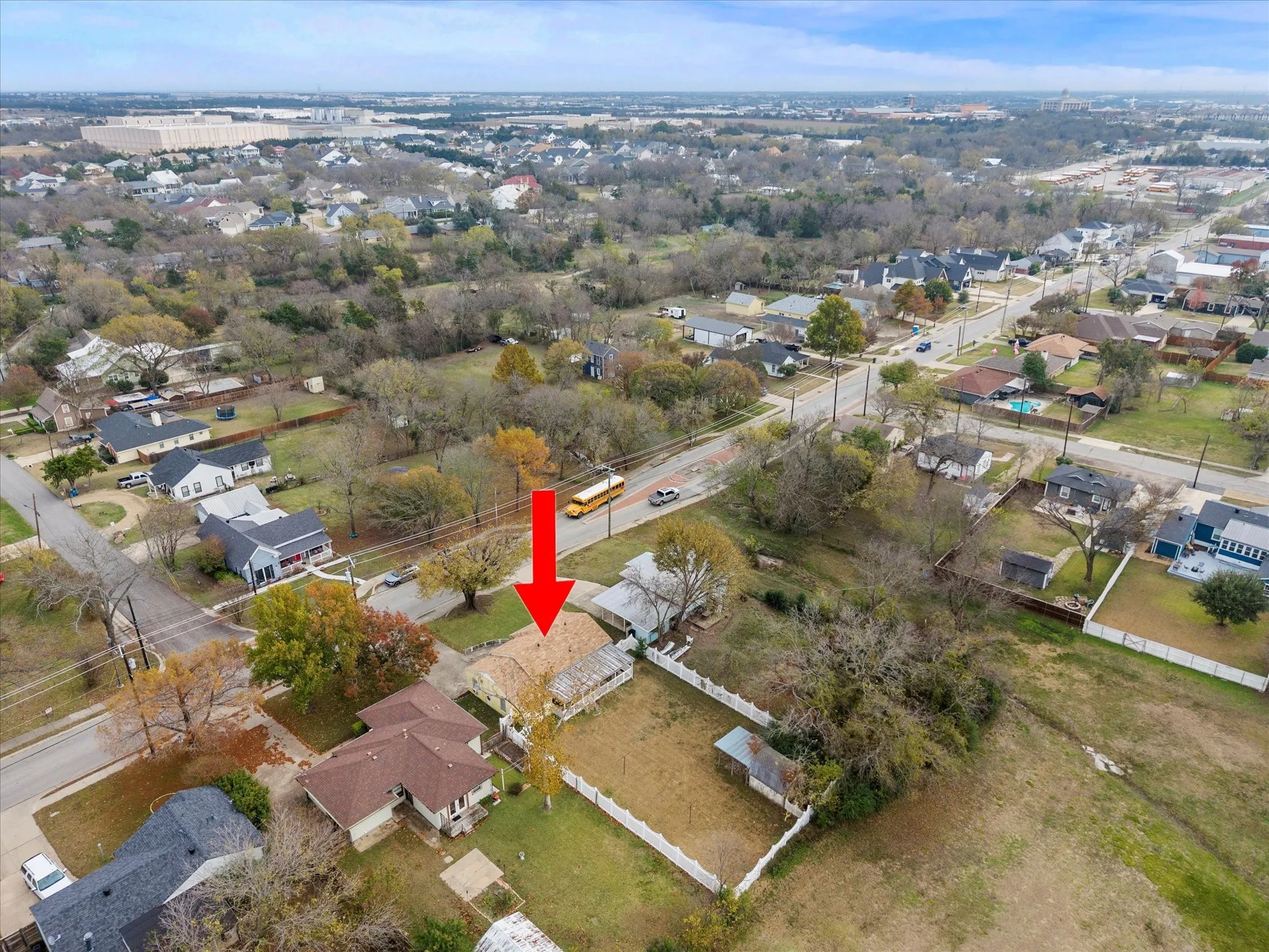 Single Family Residence For Sale in Rockwall County , 302 S Clark Street, Rockwall, Texas 75087, 3 Bedroom, 2 Bathroom, Garage spaces, 1,080 Sqft, built in 1980, Preowned, mls#21128847, Real Estate Agent in Rockwall, Homes For Sale in Rockwall county, Homes For Sale in Rockwall, Realtor in Rockwall Texas, Real Estate Brokerage Independent Realty Texas, Luminita Cordes Realtor
