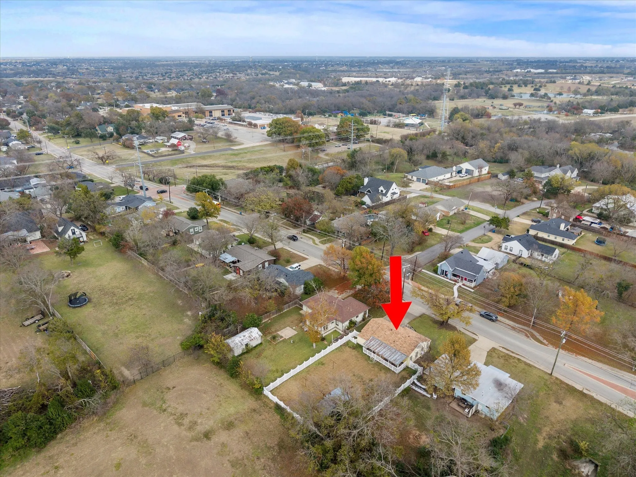 Single Family Residence For Sale in Rockwall County , 302 S Clark Street, Rockwall, Texas 75087, 3 Bedroom, 2 Bathroom, Garage spaces, 1,080 Sqft, built in 1980, Preowned, mls#21128847, Real Estate Agent in Rockwall, Homes For Sale in Rockwall county, Homes For Sale in Rockwall, Realtor in Rockwall Texas, Real Estate Brokerage Independent Realty Texas, Luminita Cordes Realtor