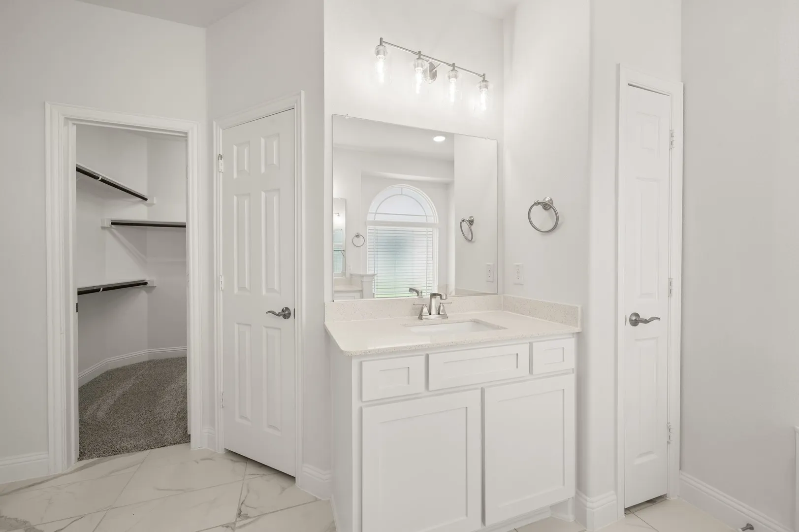 21_2610 White Plains- Primary Suite-9268
